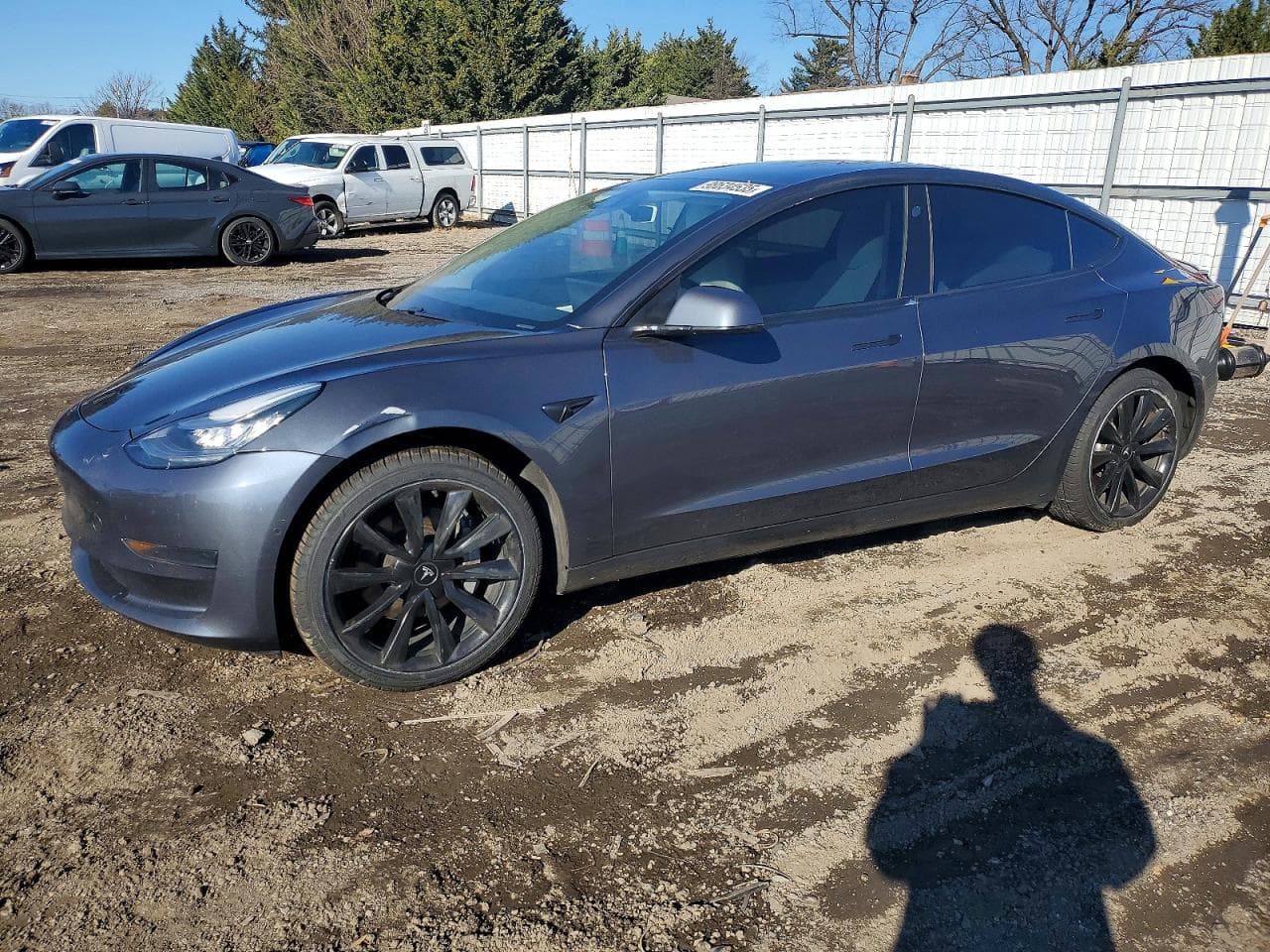 TESLA MODEL 3