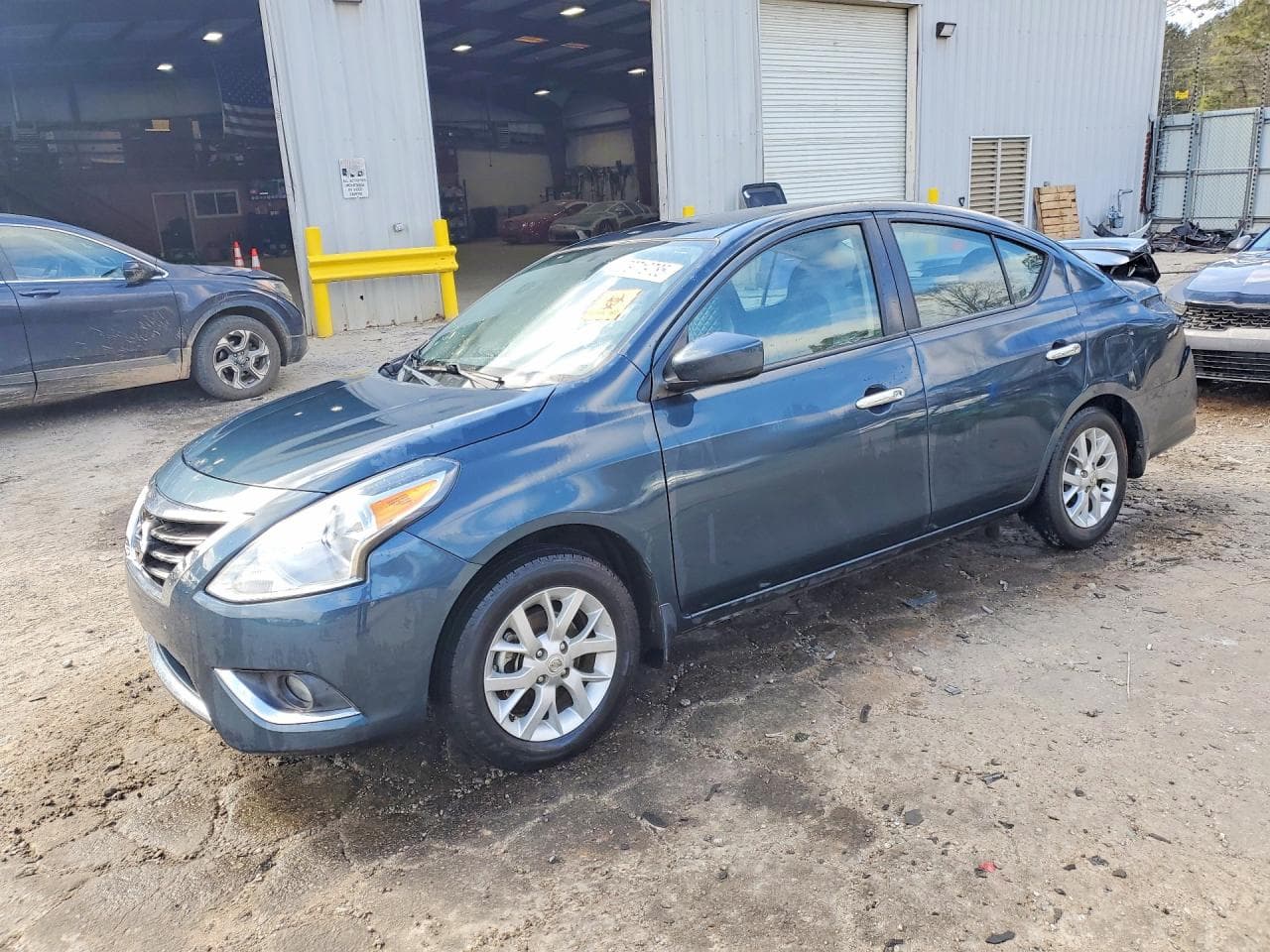 NISSAN VERSA