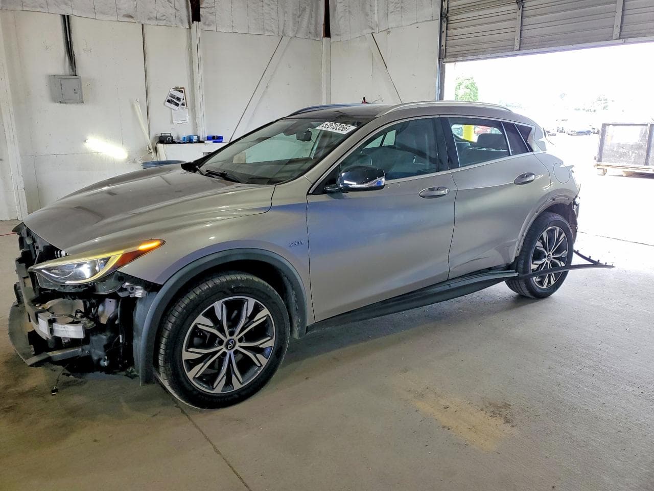 2017 INFINITI QX30 PREMI