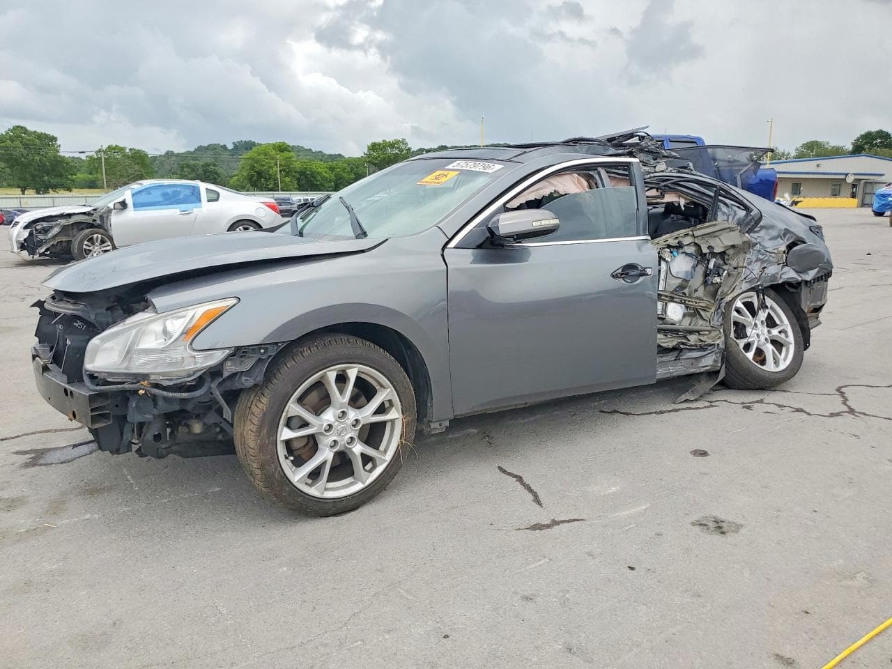 NISSAN MAXIMA