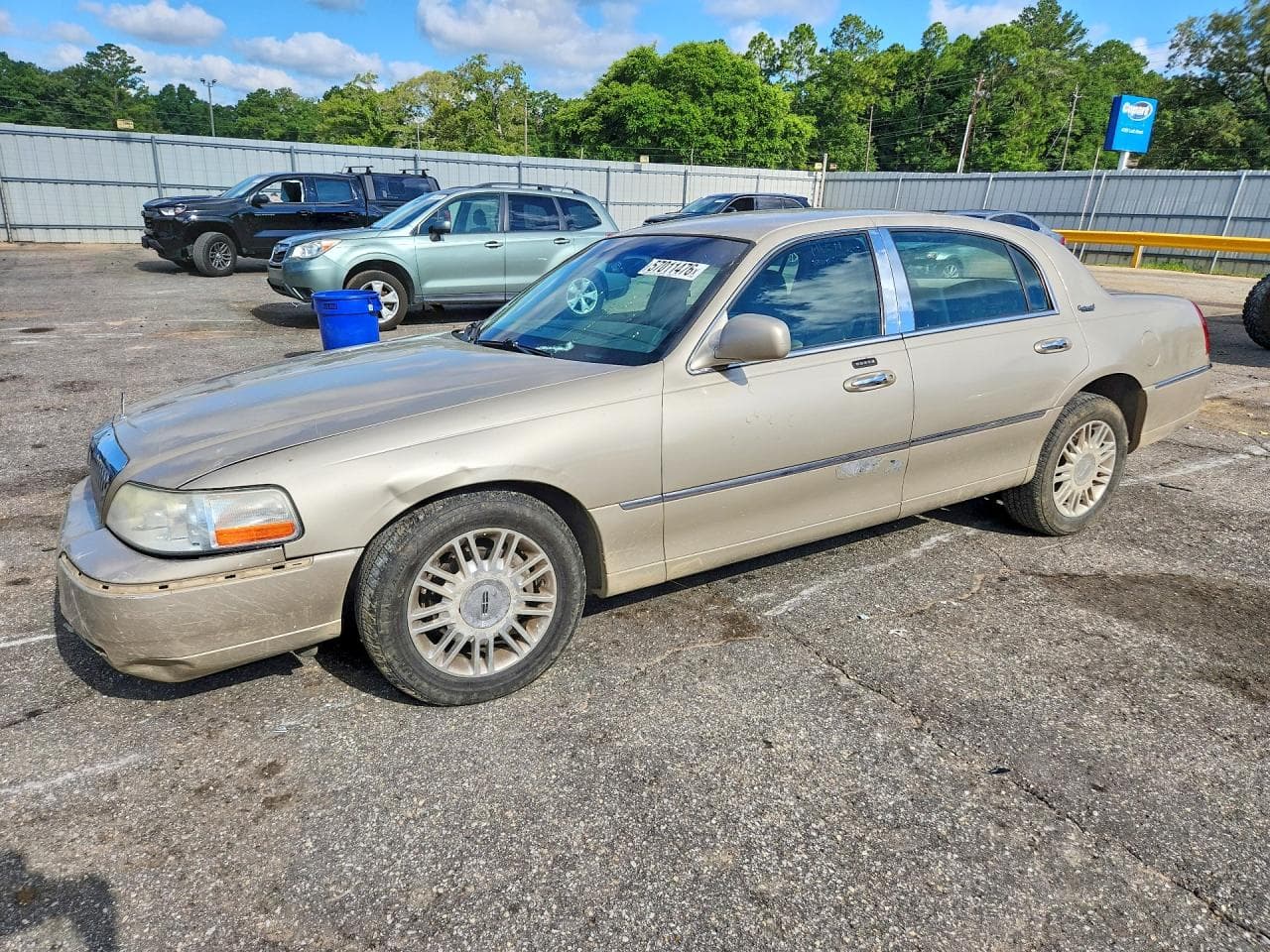 2011 LINCOLN TOWNCAR