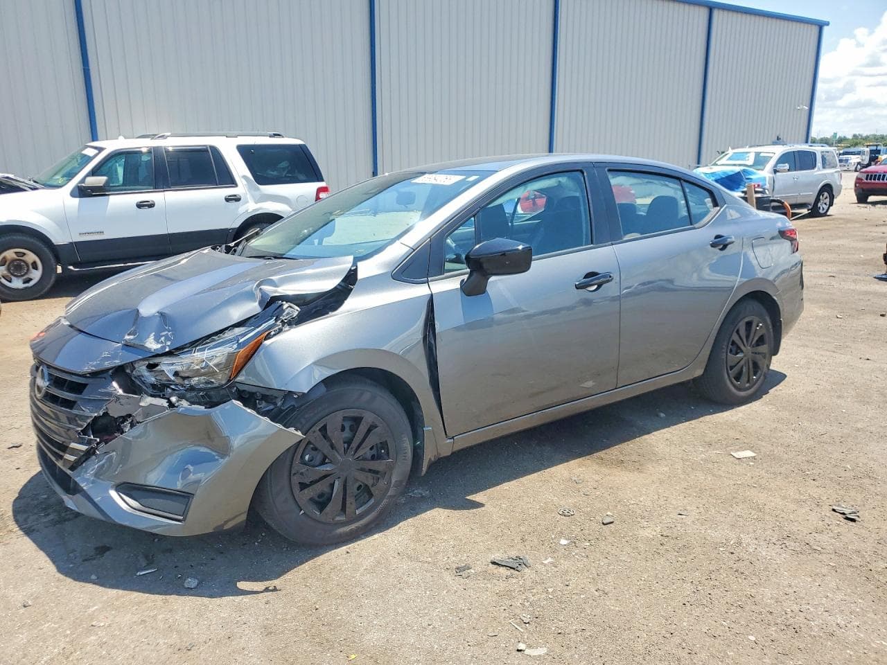 NISSAN VERSA