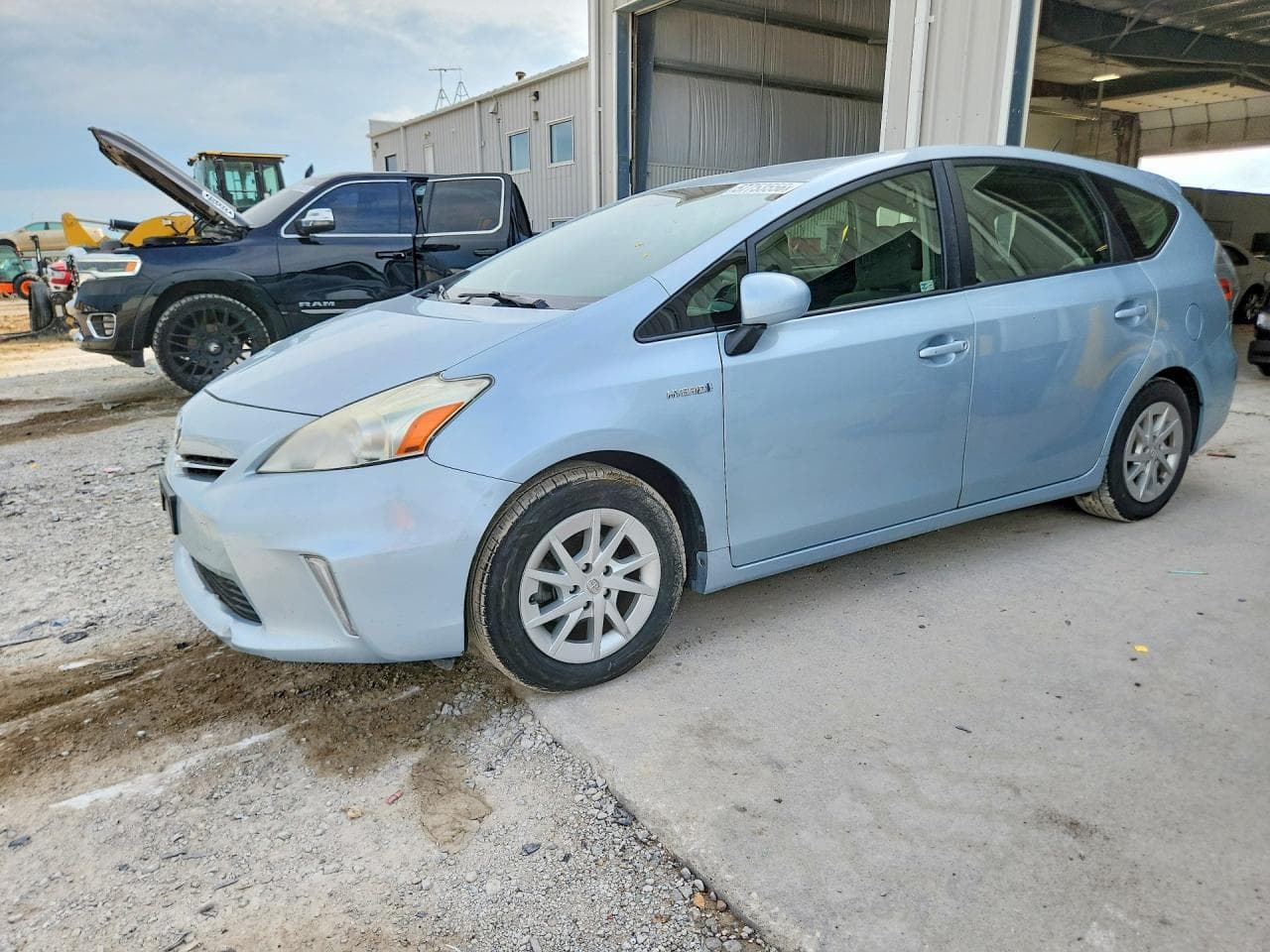 TOYOTA PRIUS V