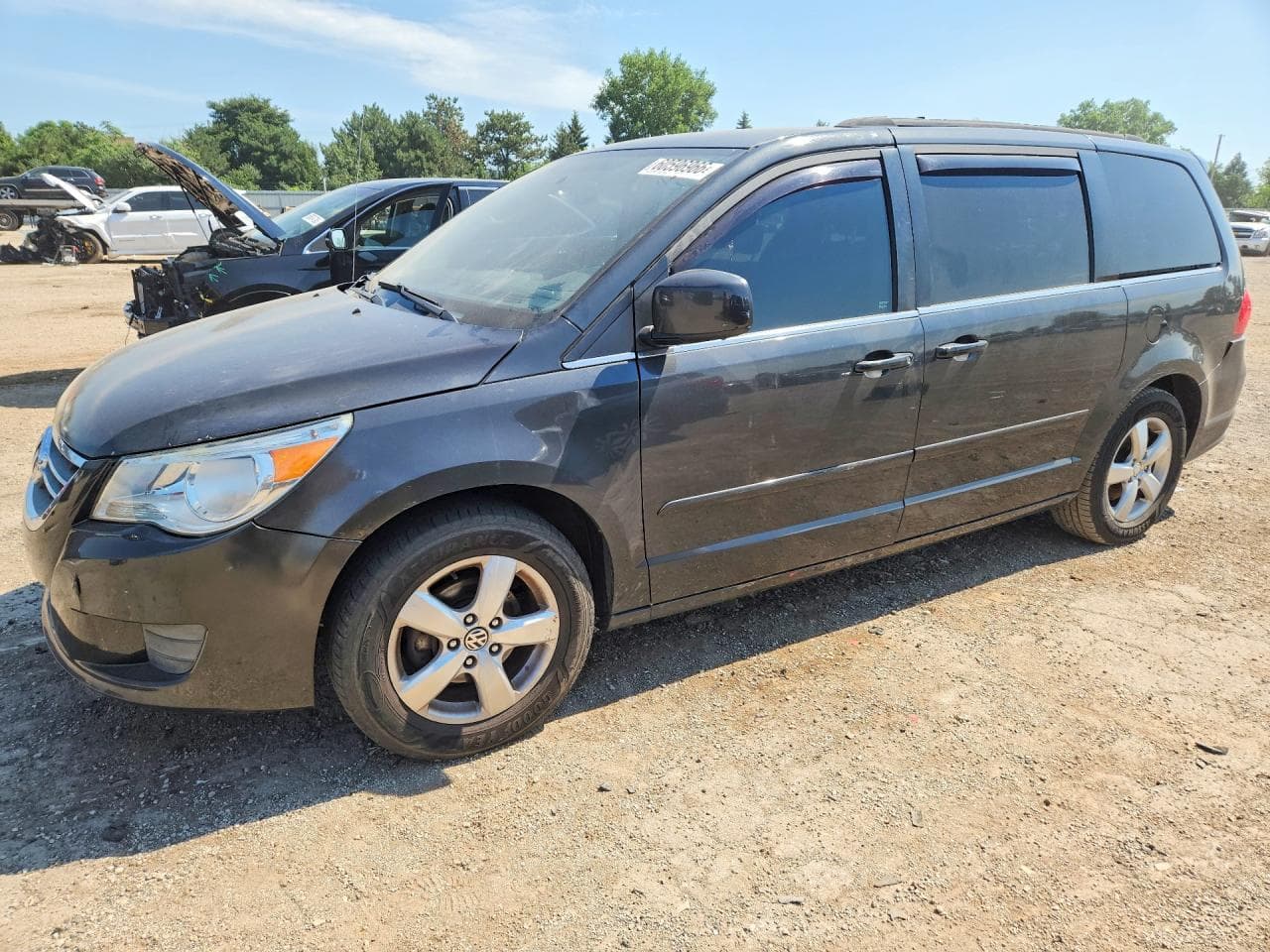 2011 VOLKSWAGEN ROUTAN