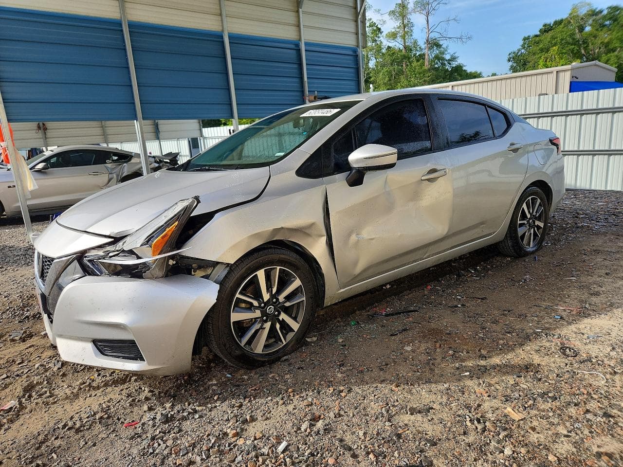 NISSAN VERSA