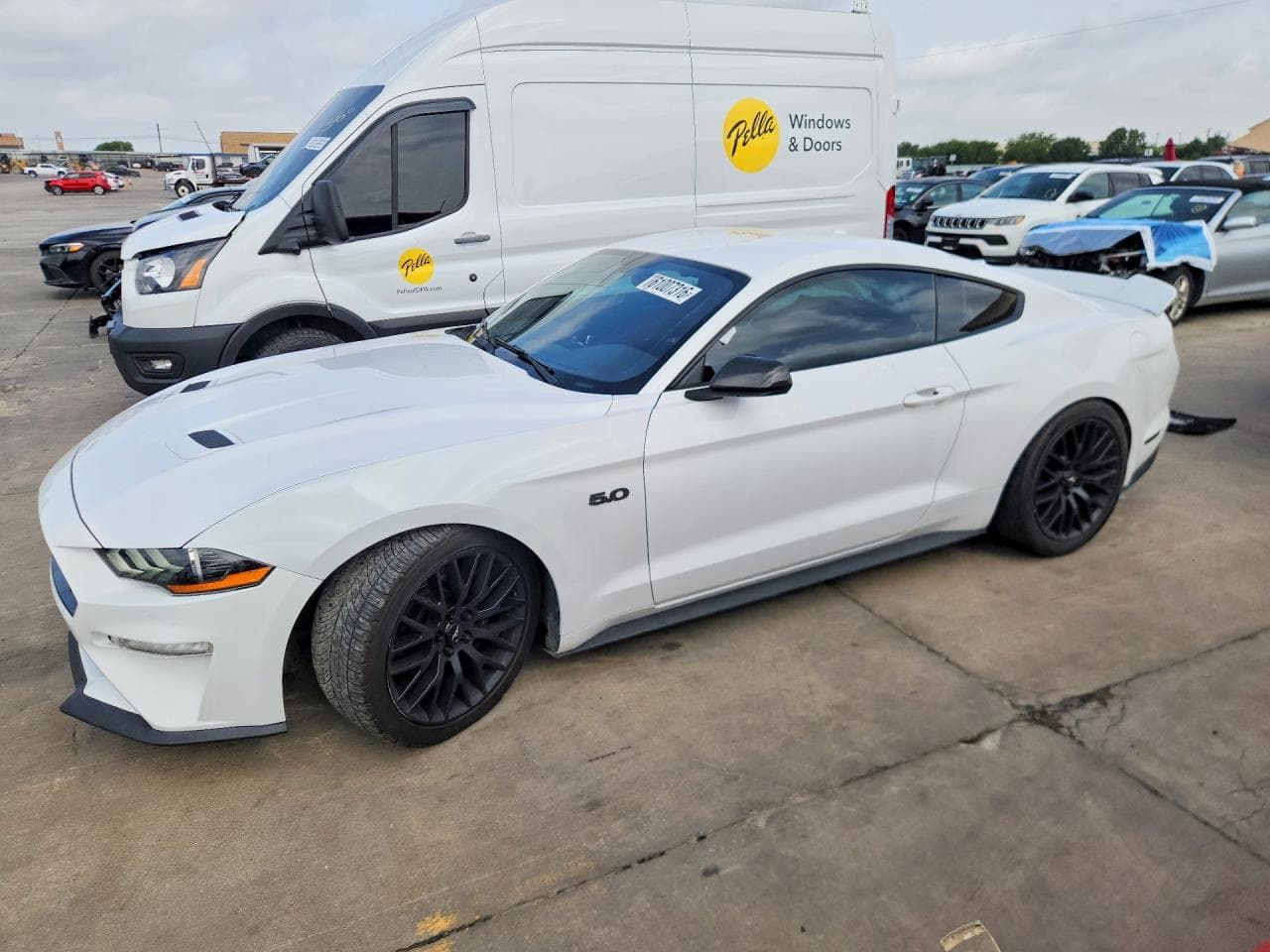 FORD MUSTANG