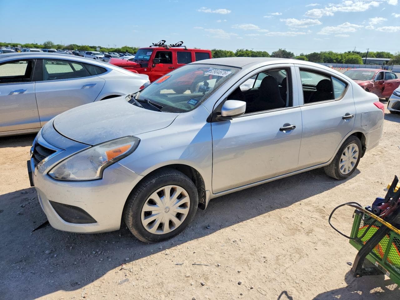 NISSAN VERSA
