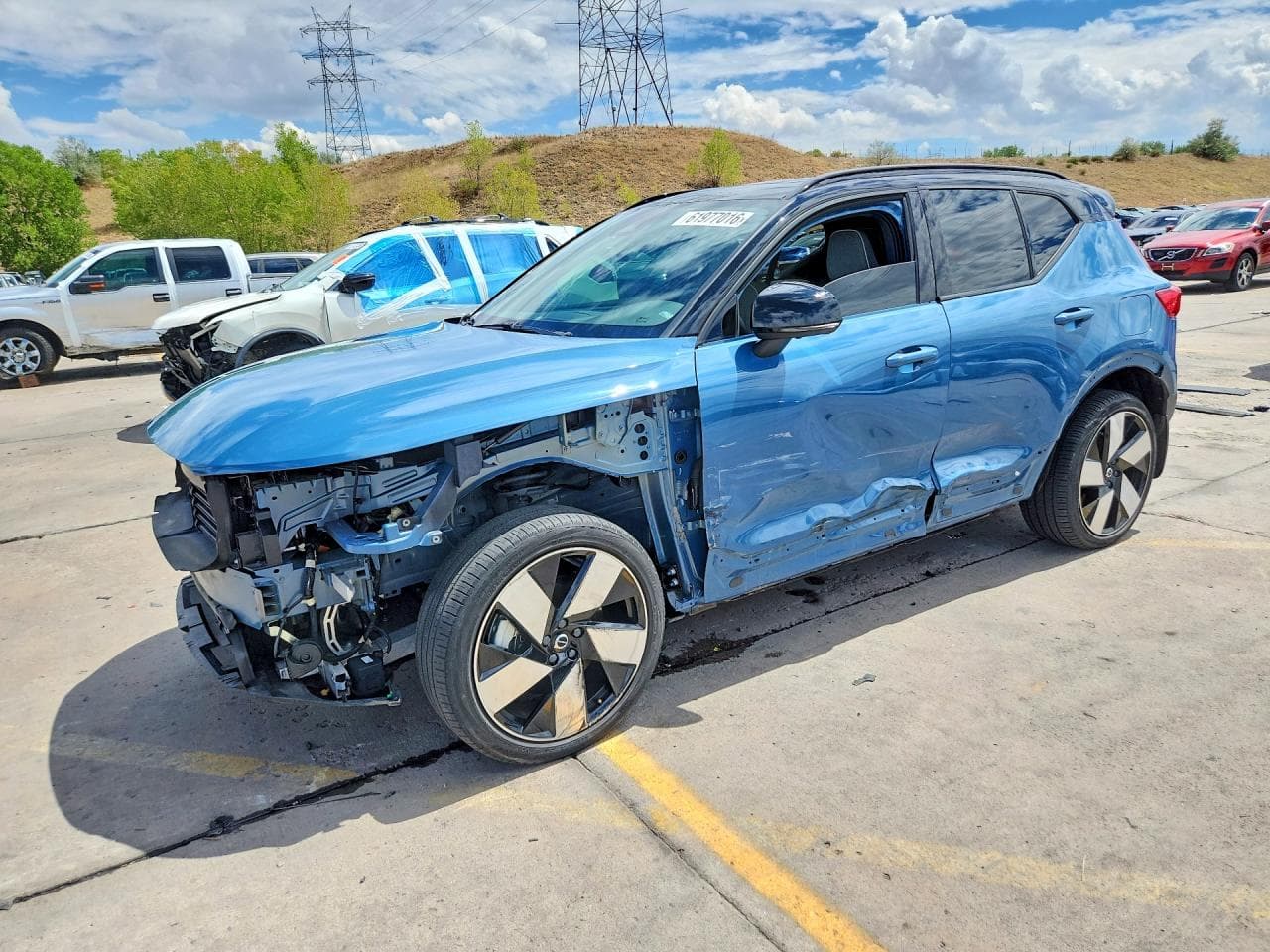 VOLVO XC40