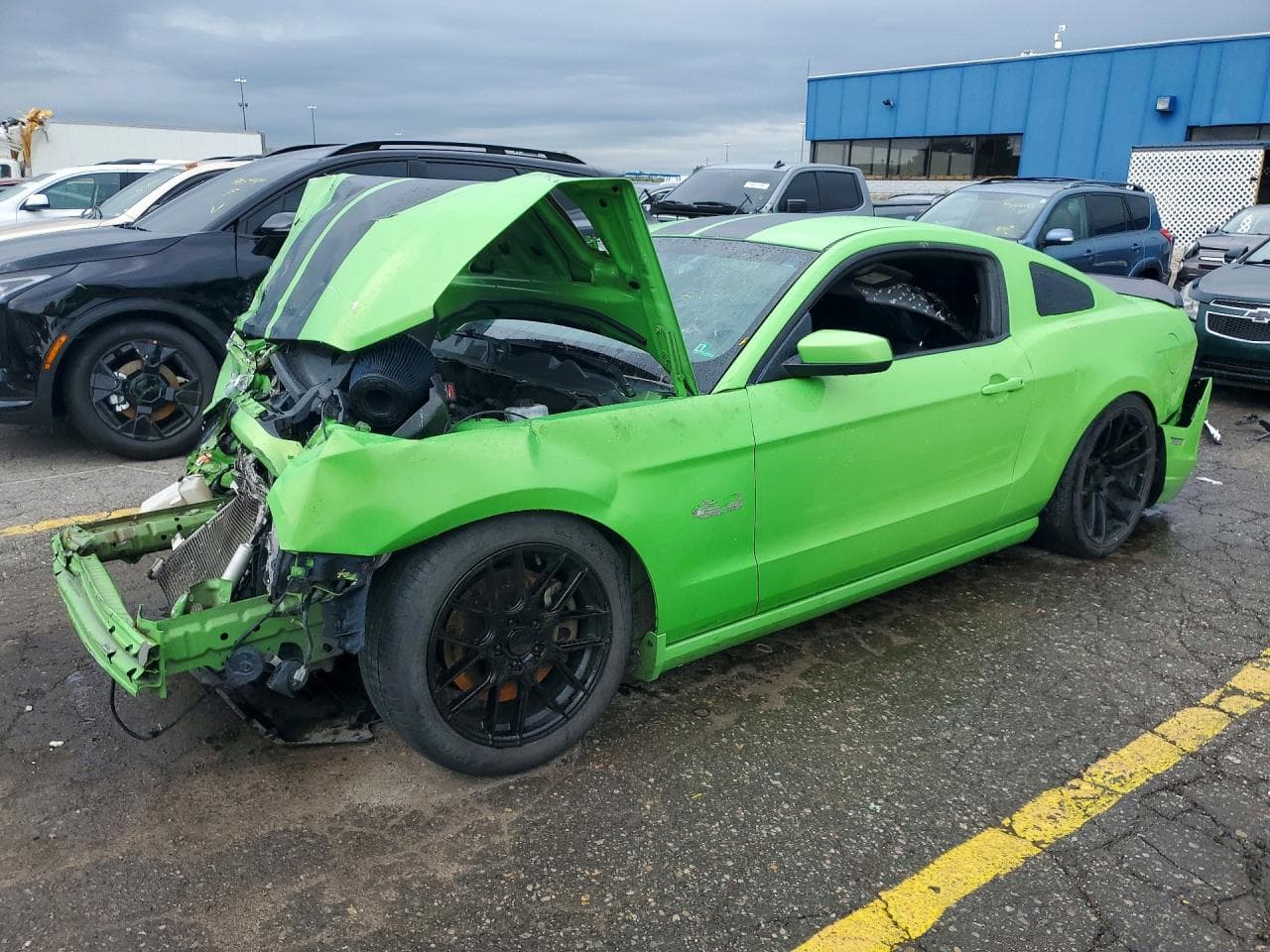 FORD MUSTANG
