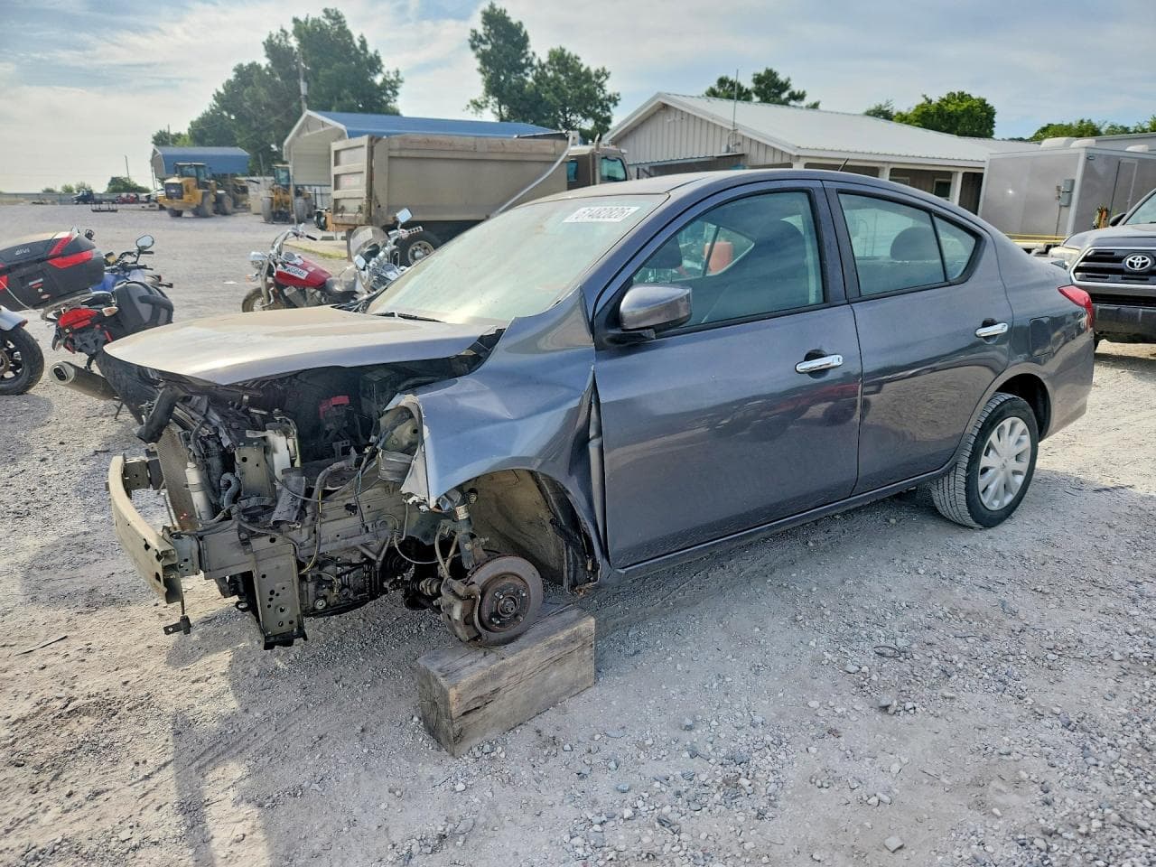 NISSAN VERSA