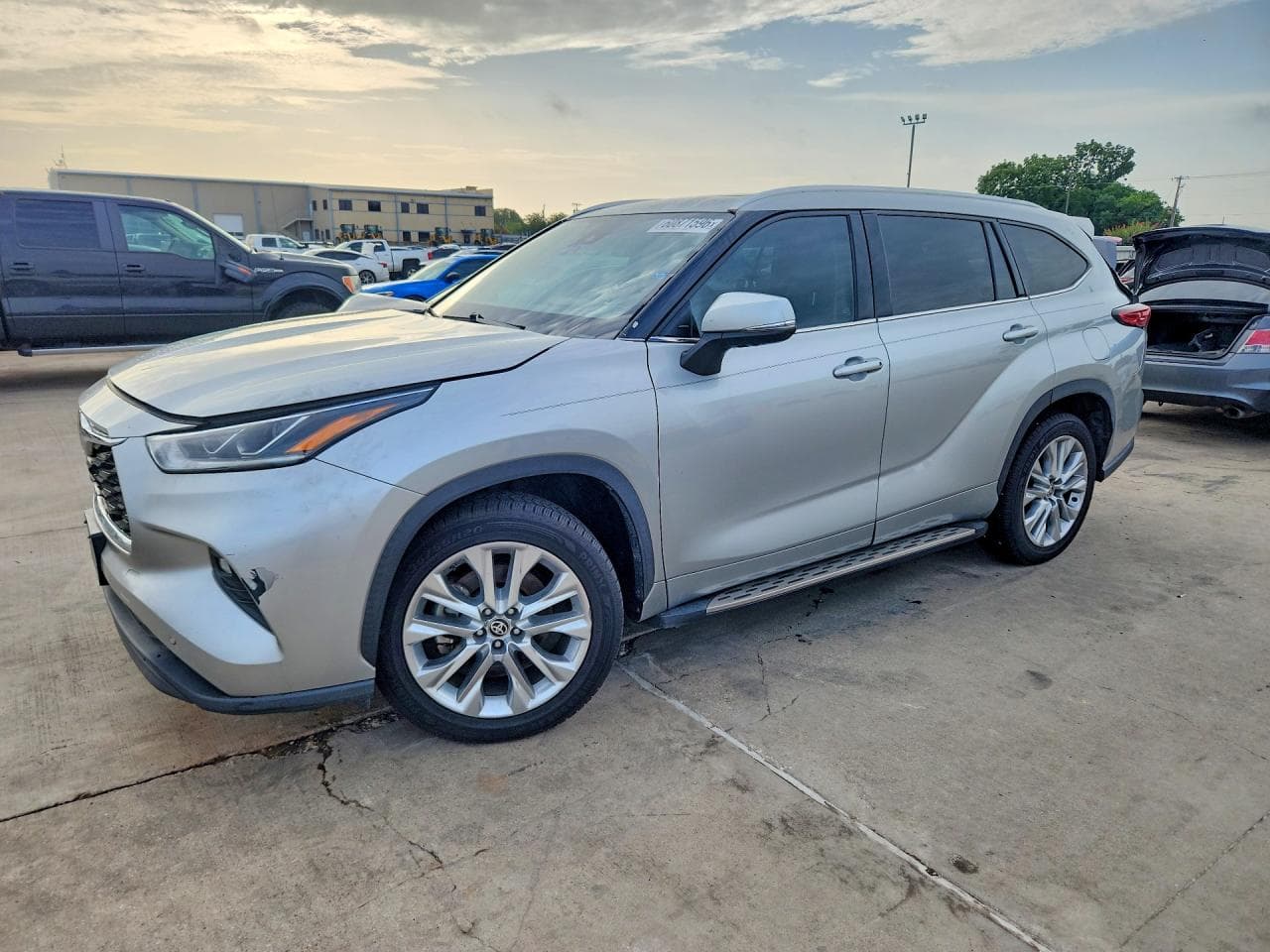 TOYOTA HIGHLANDER
