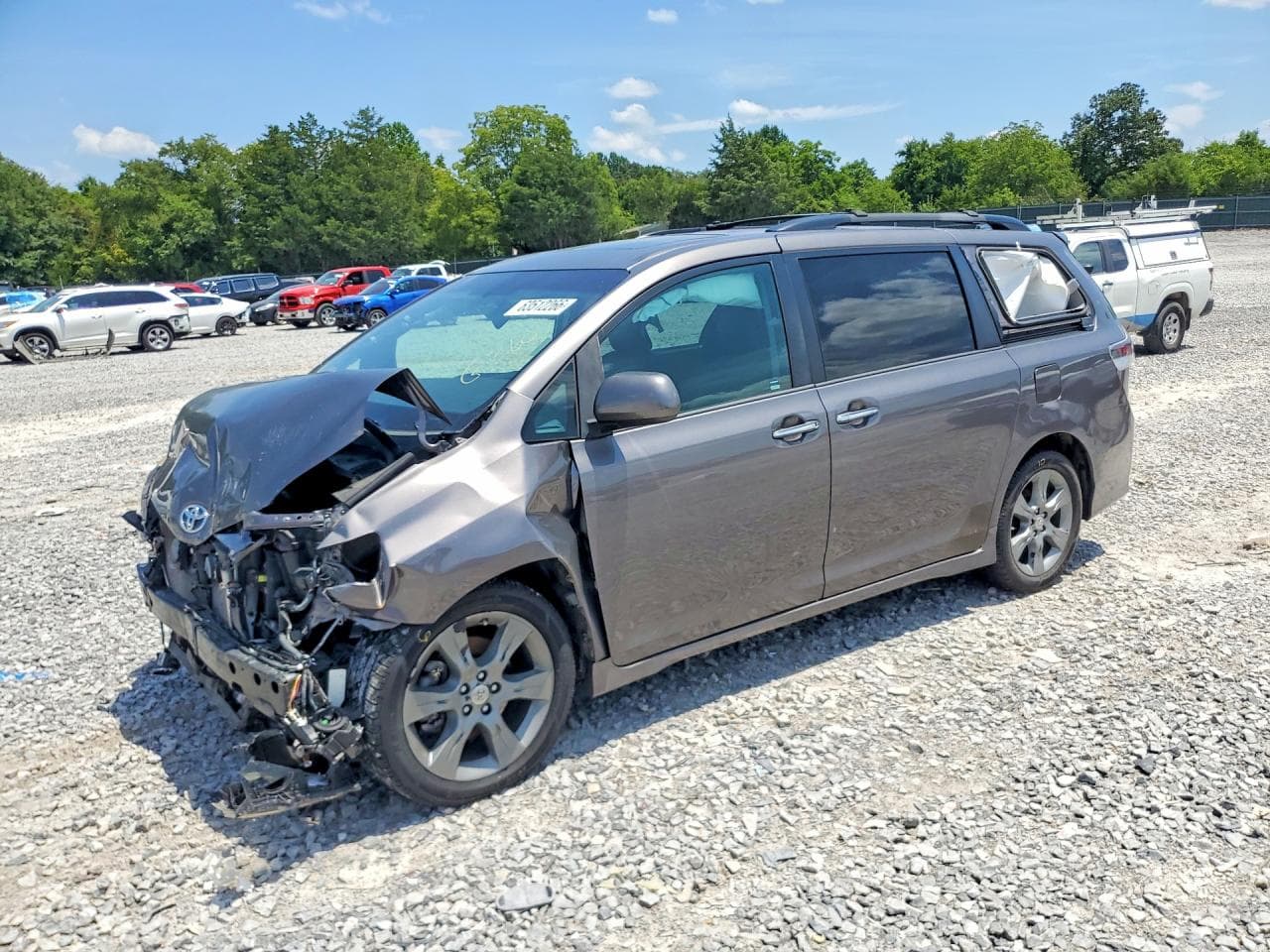 TOYOTA SIENNA SE