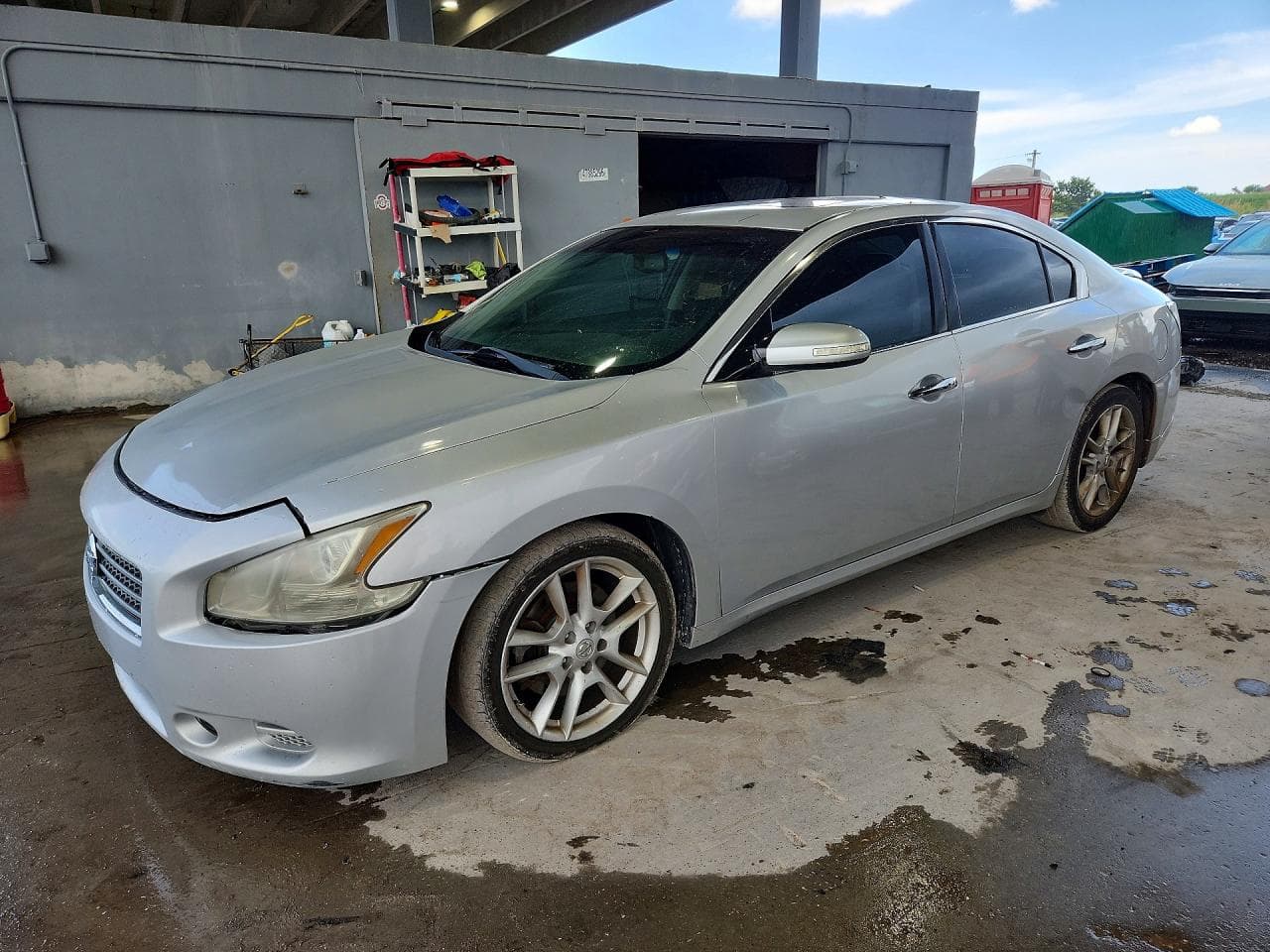 NISSAN MAXIMA