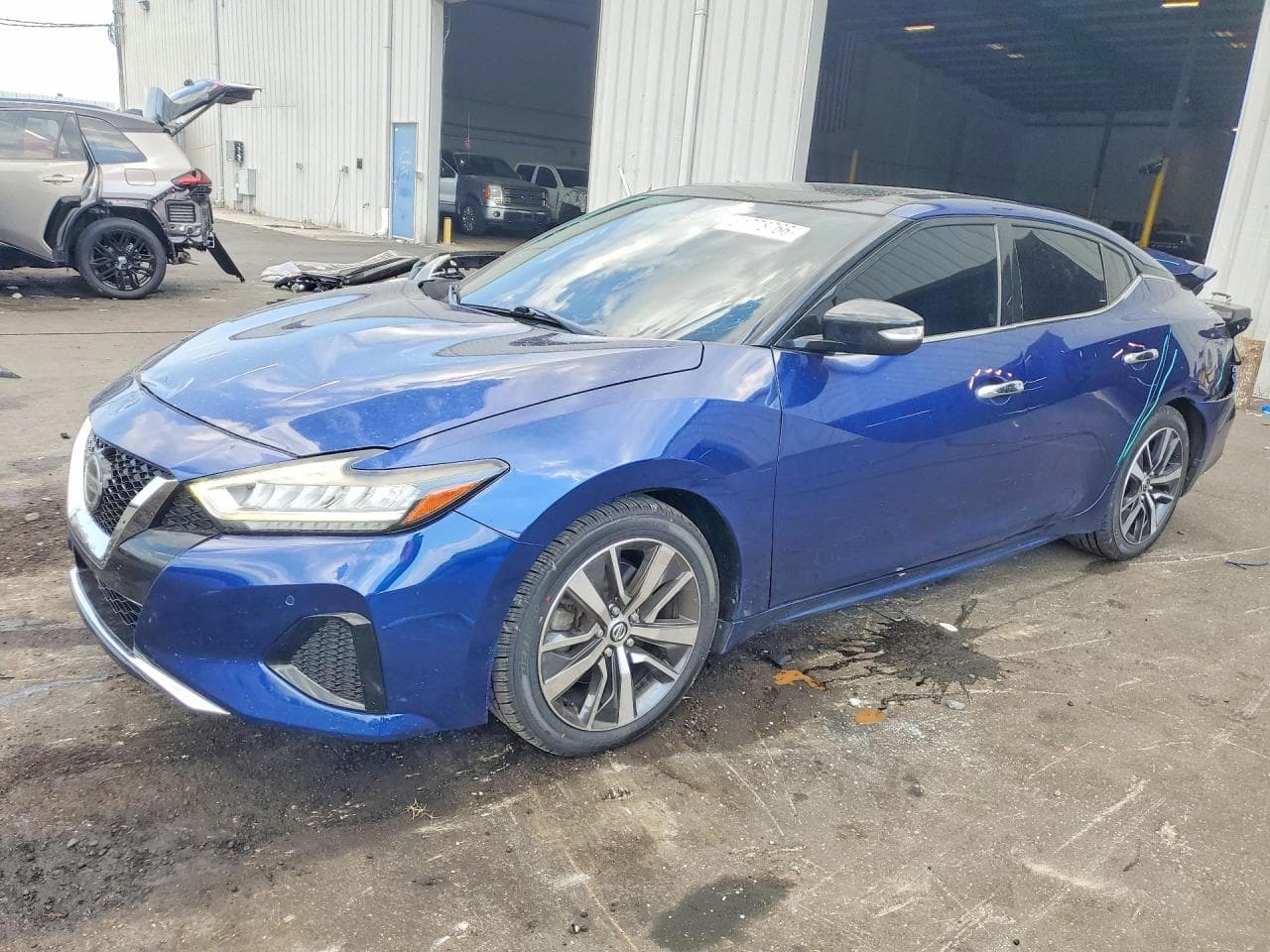 NISSAN MAXIMA