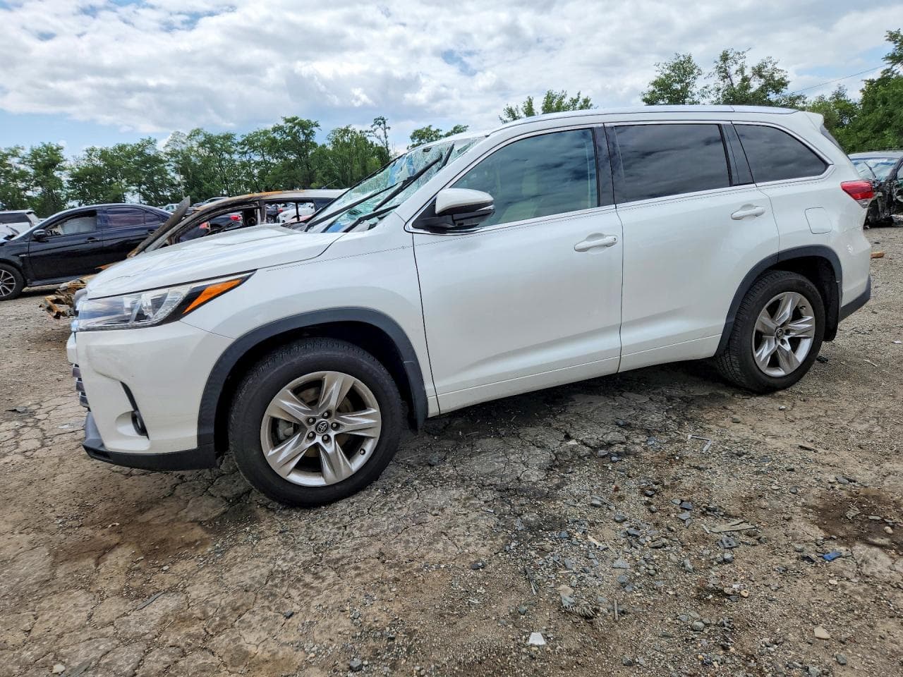 TOYOTA HIGHLANDER