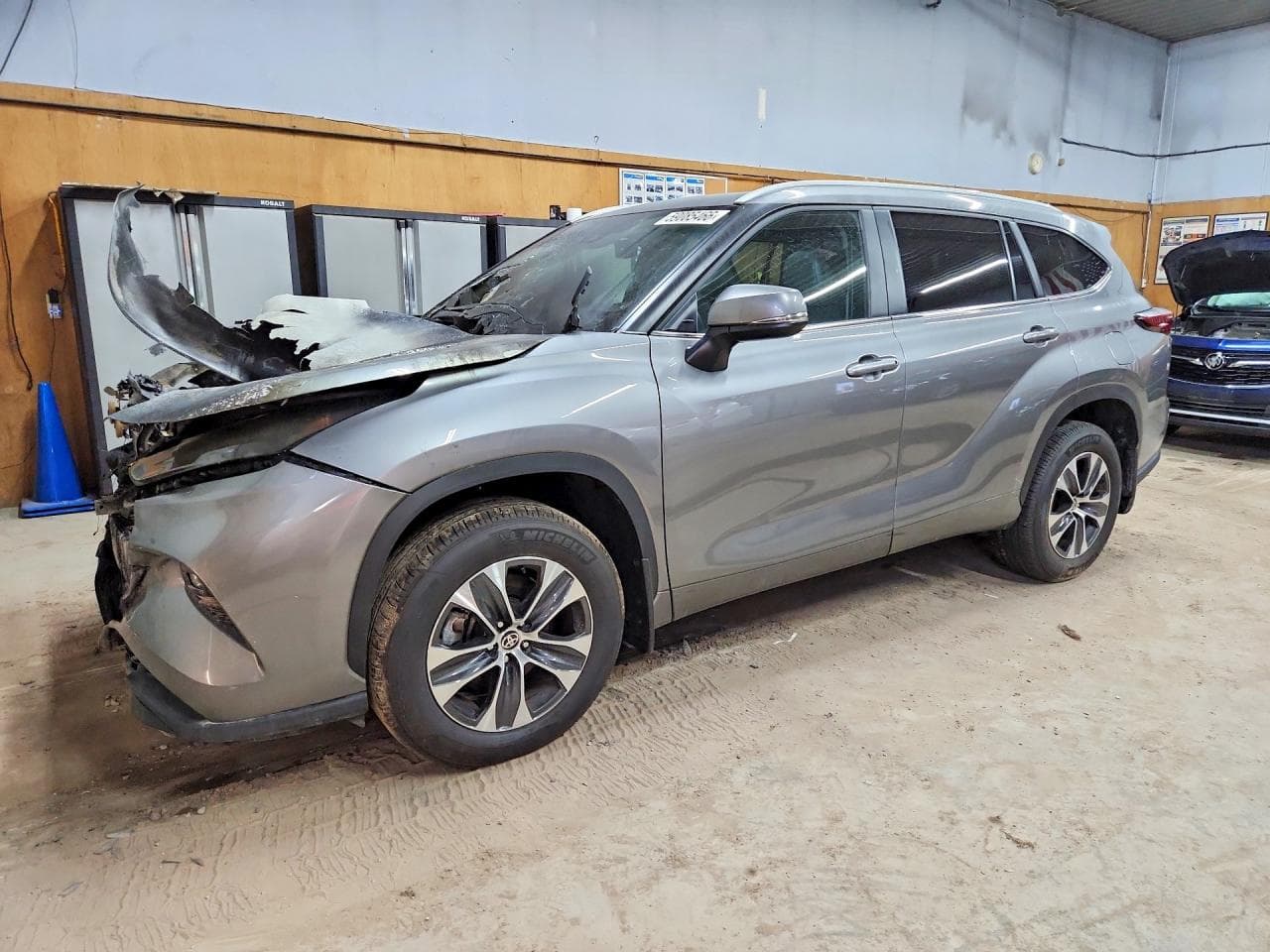 TOYOTA HIGHLANDER