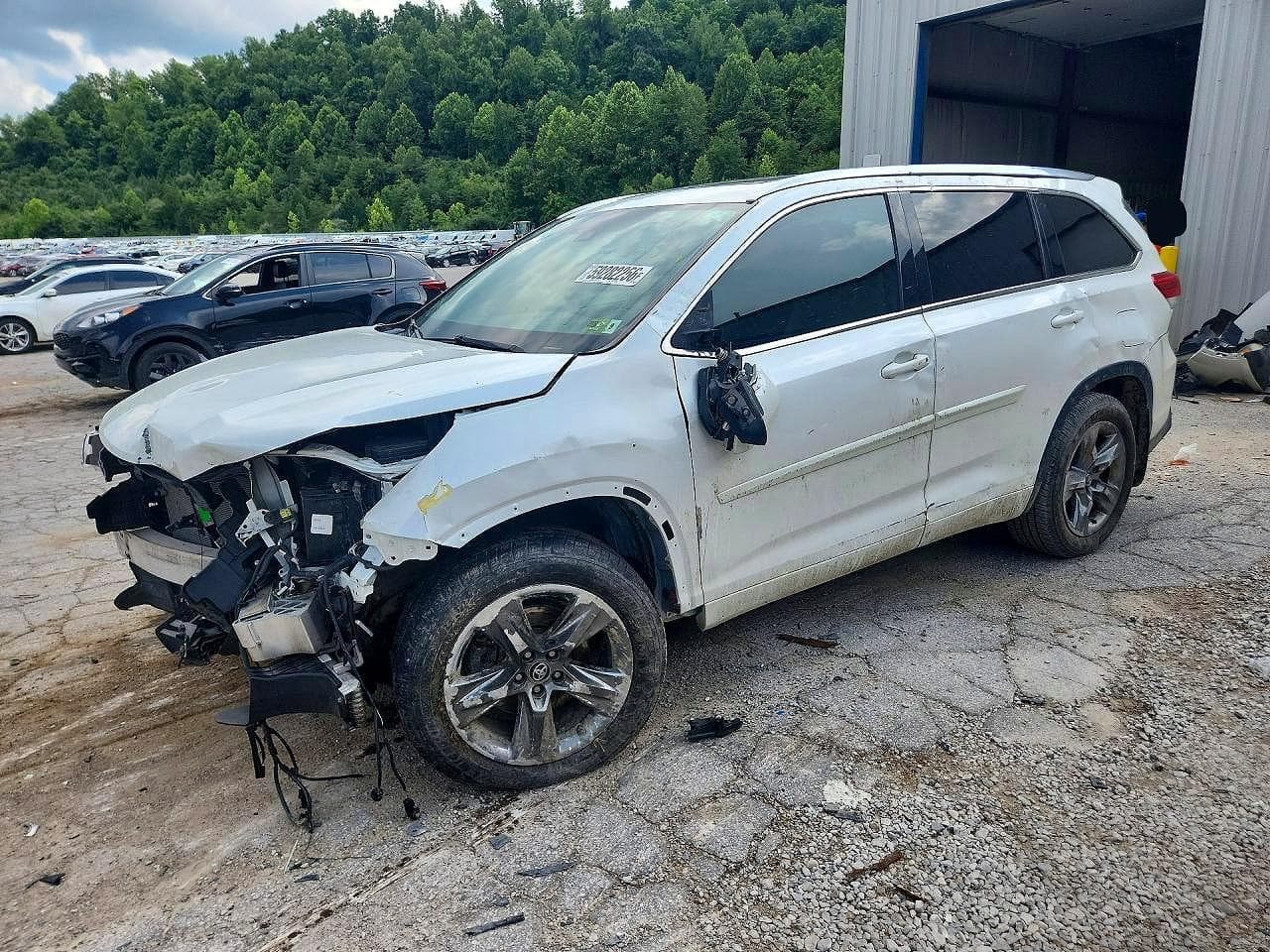 TOYOTA HIGHLANDER