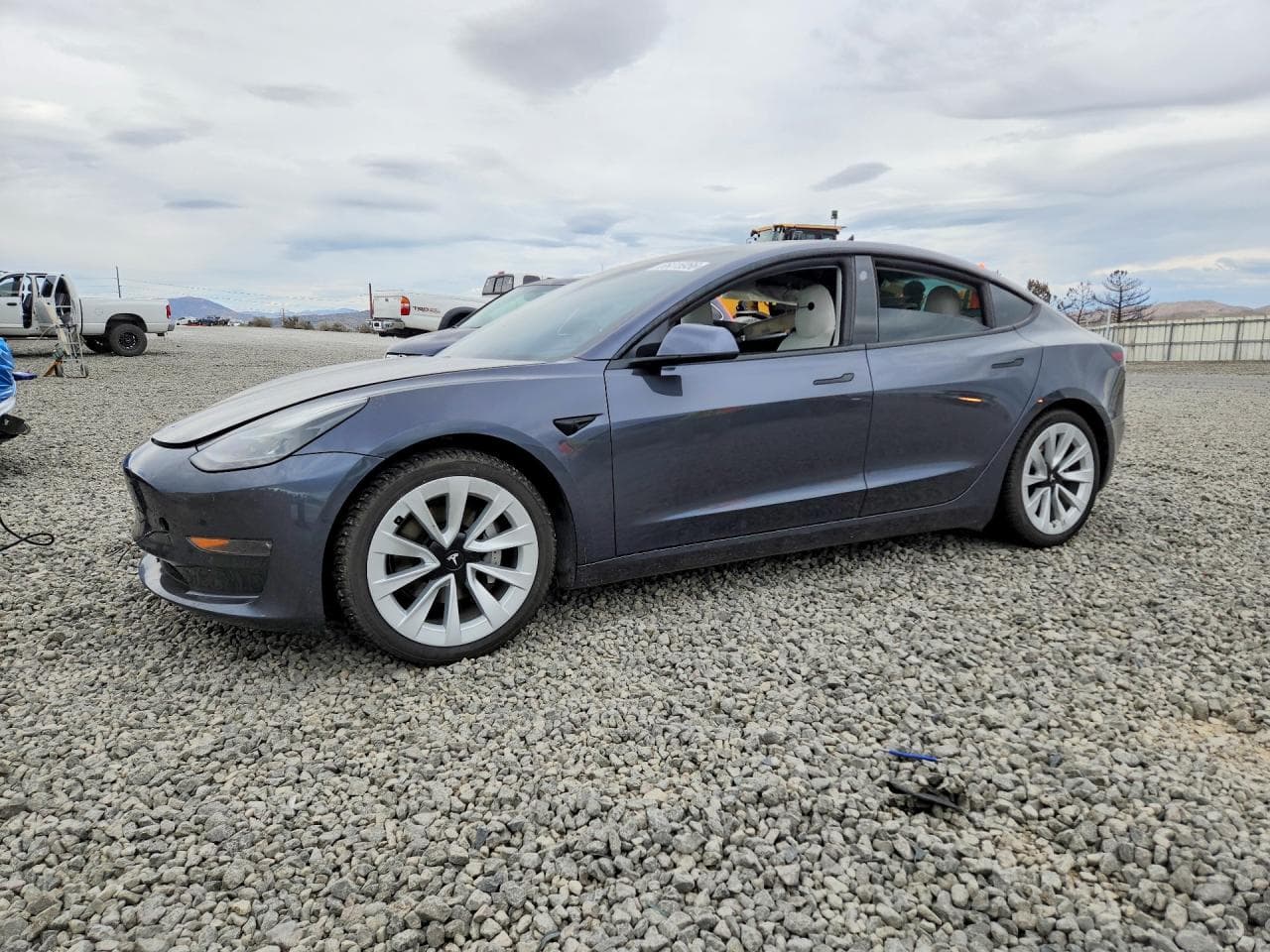 TESLA MODEL 3