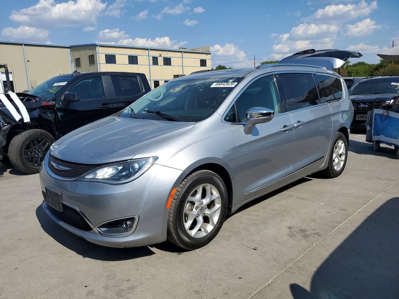 CHRYSLER PACIFICA