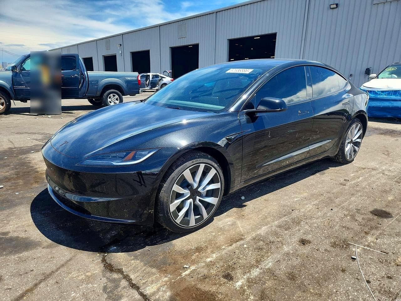 TESLA MODEL 3