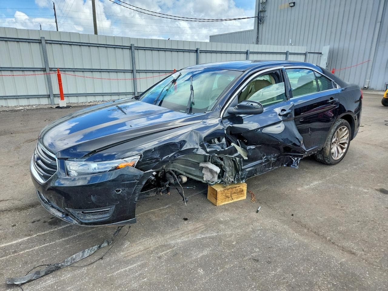 FORD TAURUS