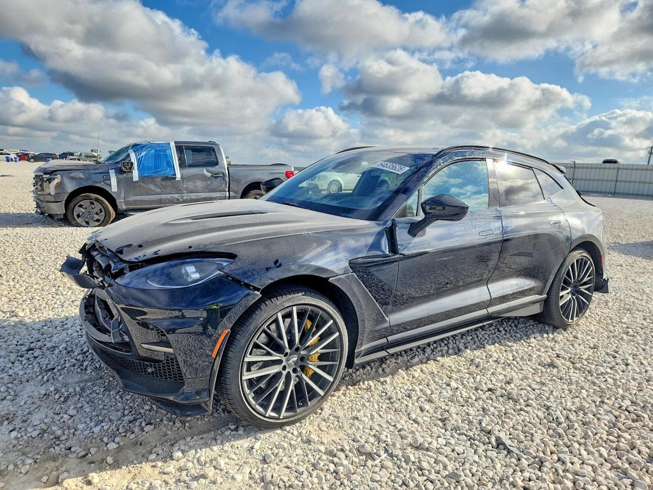ASTON MARTIN DBX