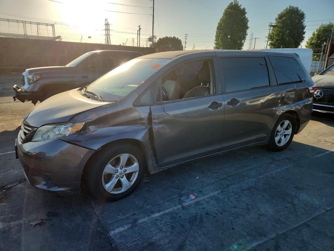 TOYOTA SIENNA