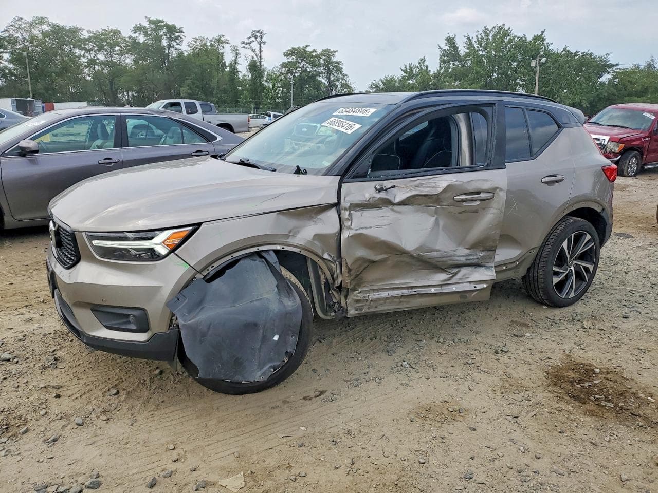 VOLVO XC40