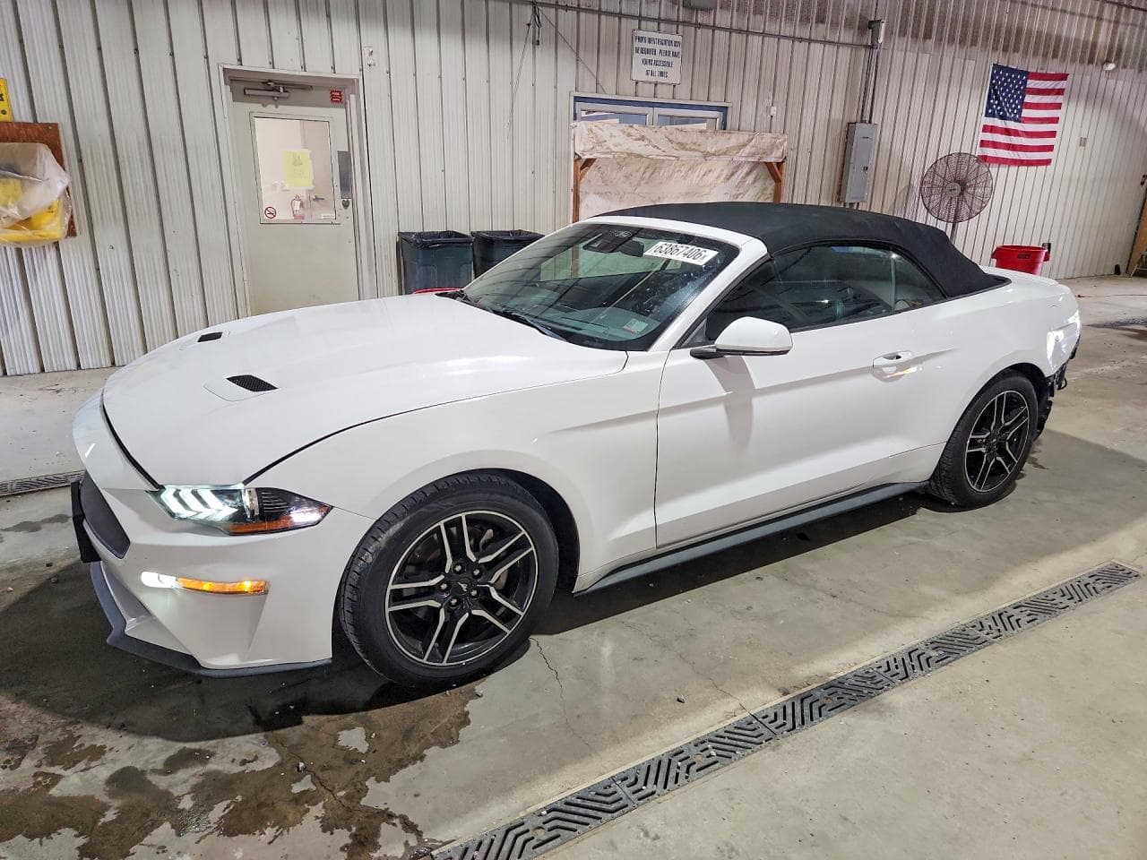 FORD MUSTANG