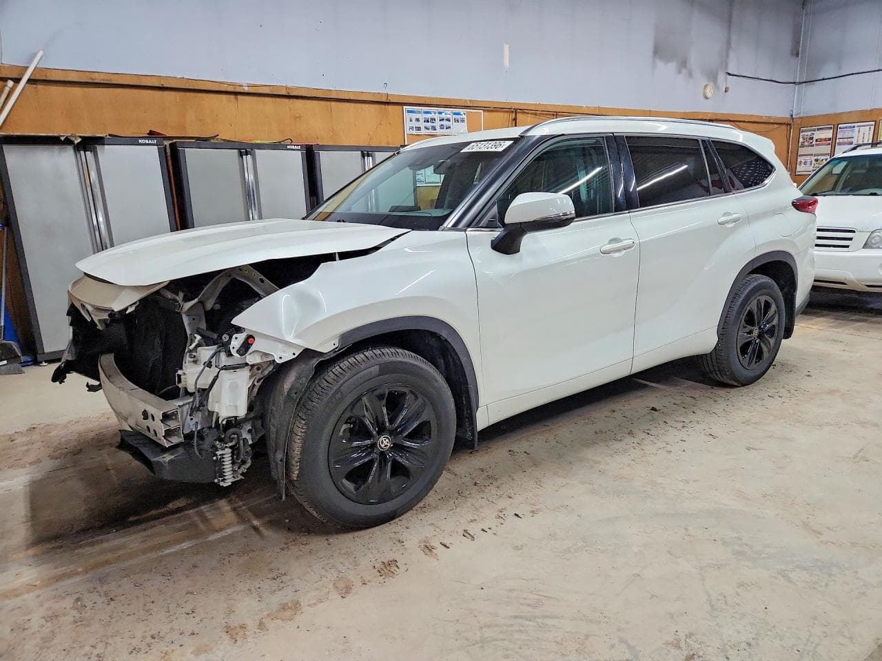 TOYOTA HIGHLANDER
