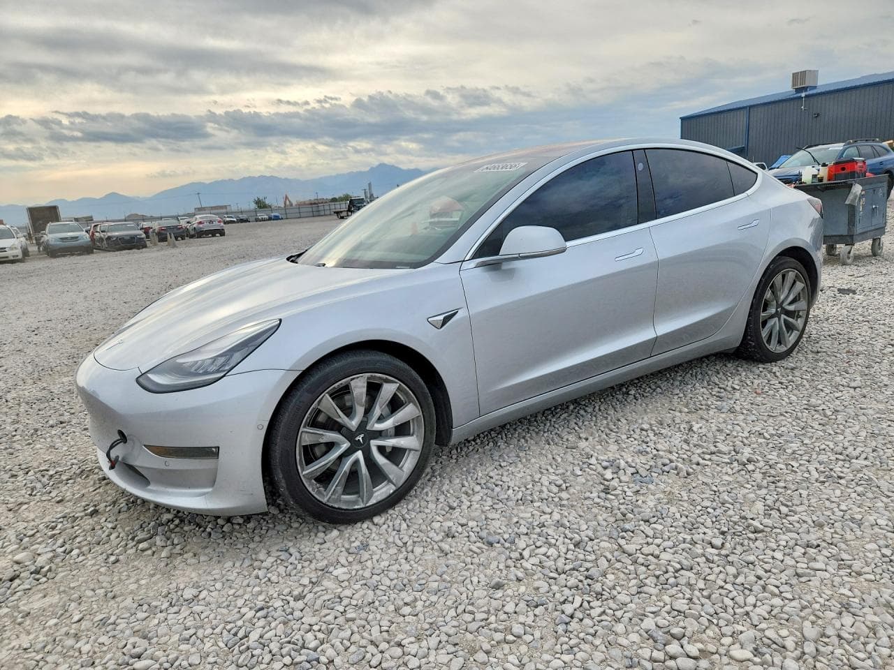 TESLA MODEL 3