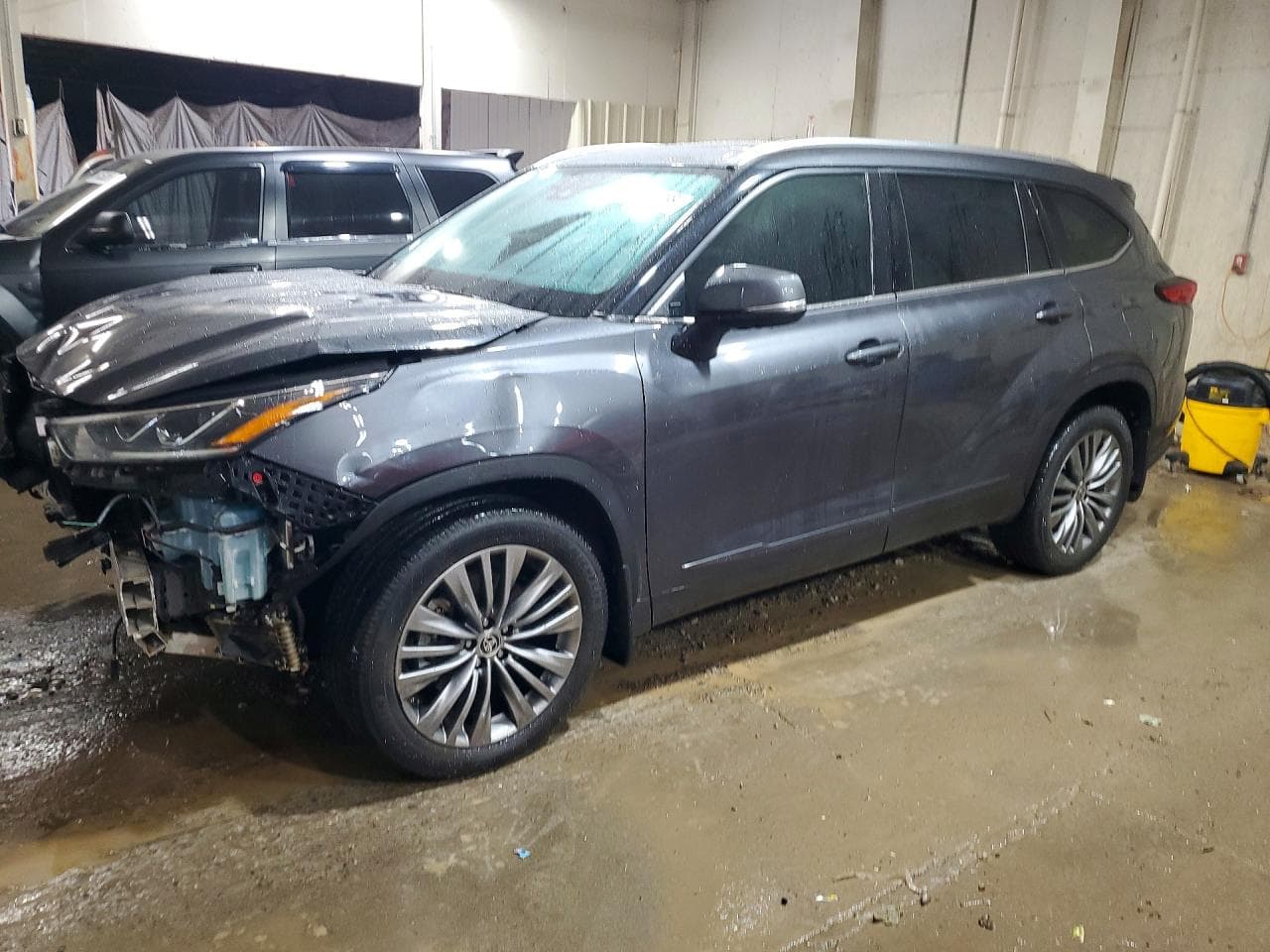 TOYOTA HIGHLANDER