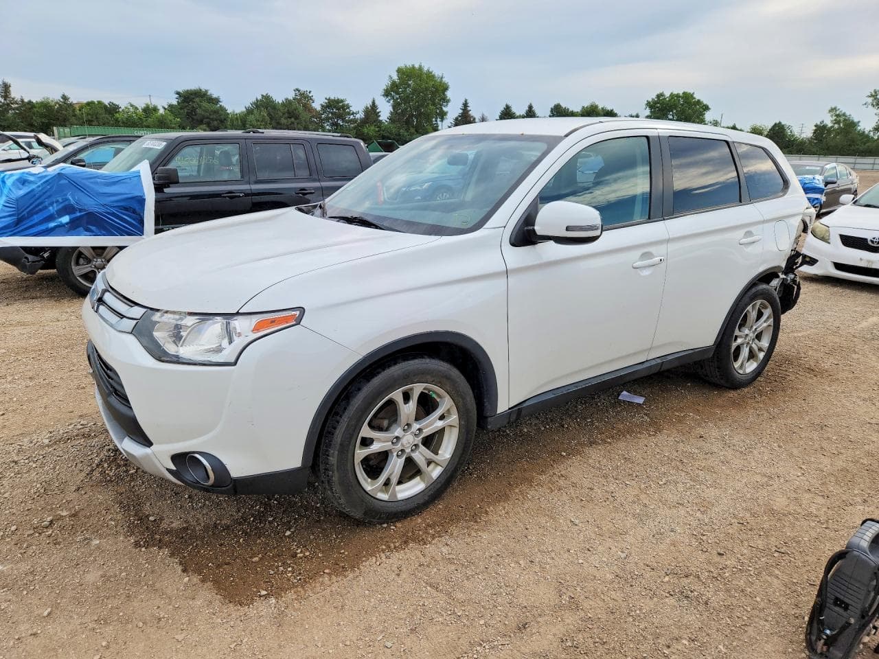 MITSUBISHI OUTLANDER