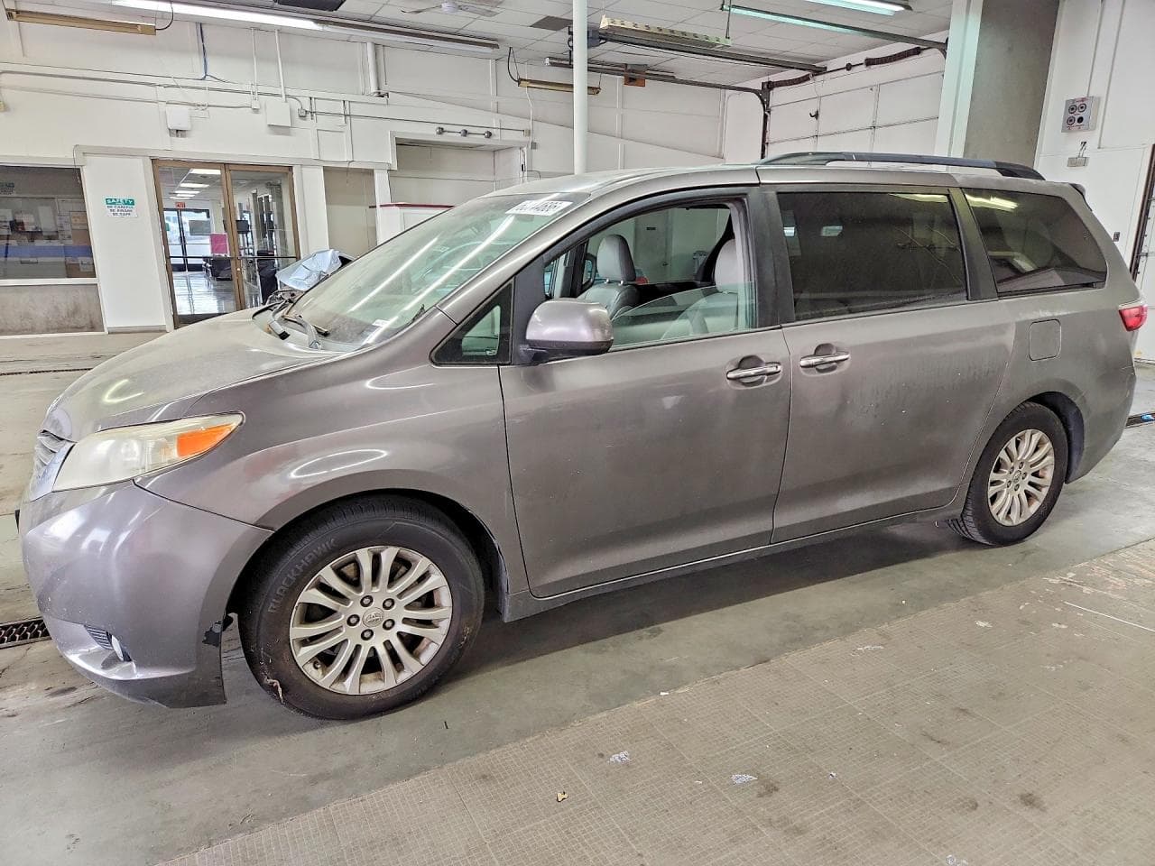 TOYOTA SIENNA