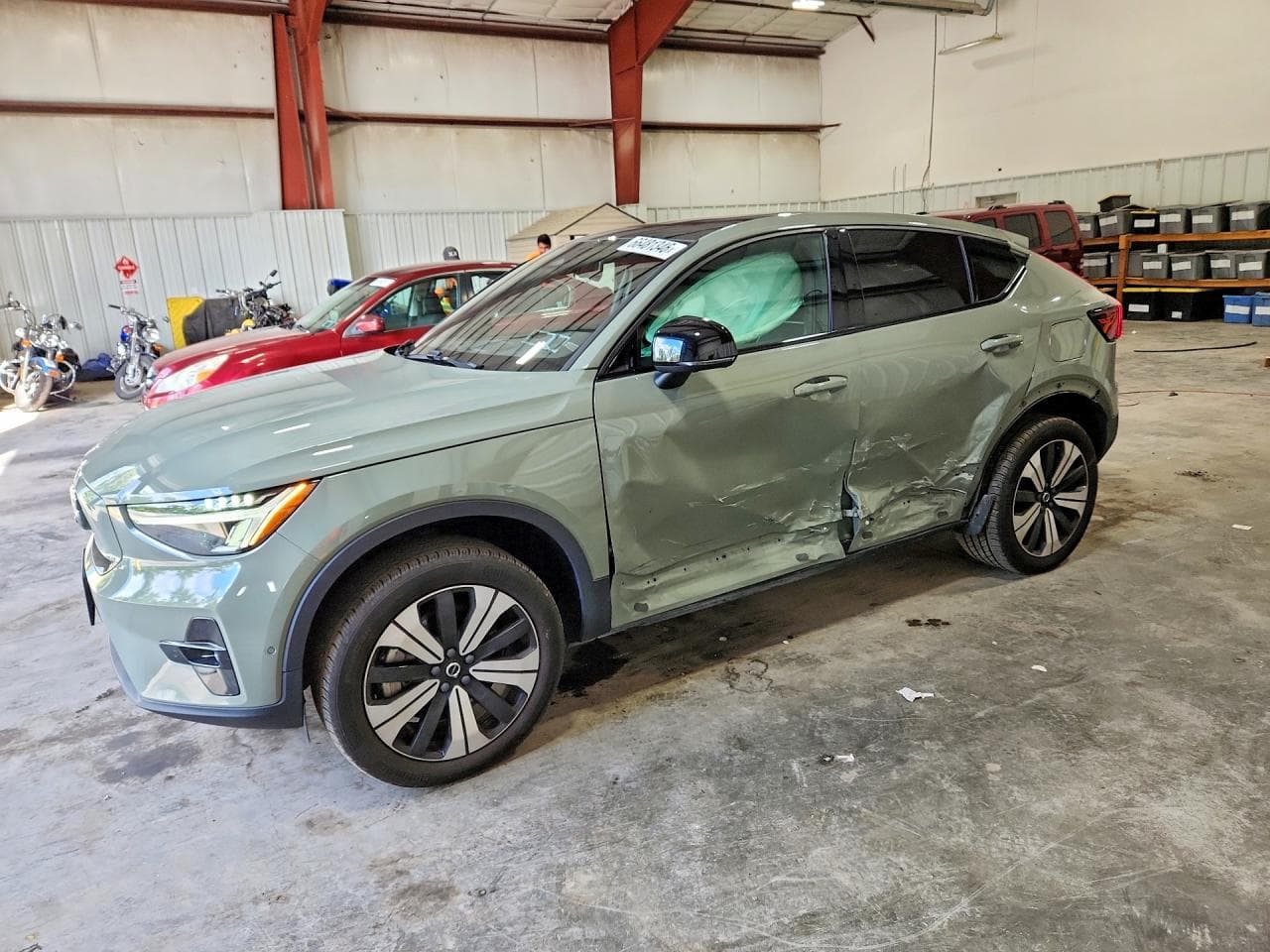 2023 VOLVO C40