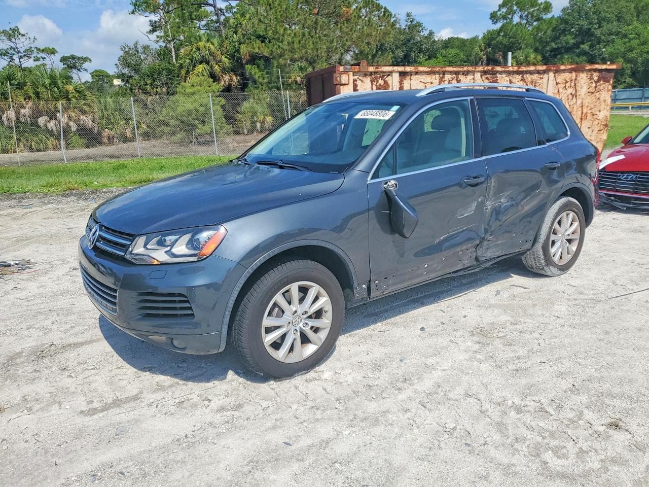 2013 VOLKSWAGEN TOUAREG