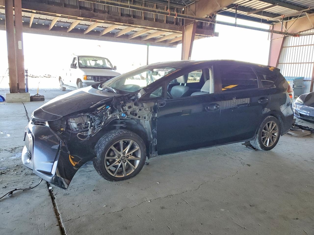 TOYOTA PRIUS V