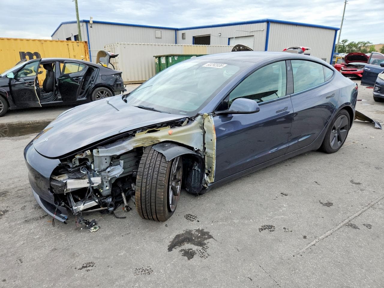 TESLA MODEL 3