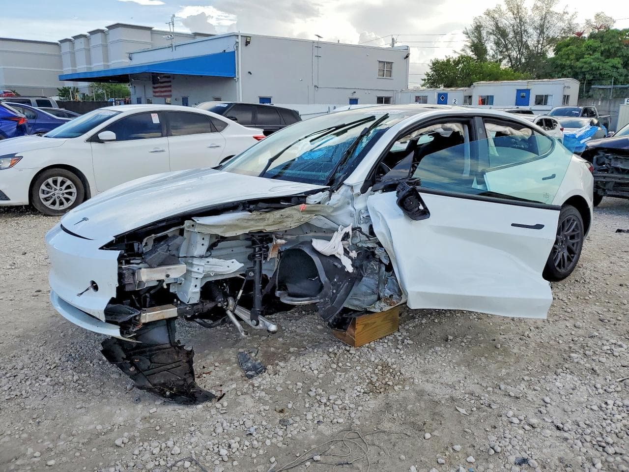 TESLA MODEL 3