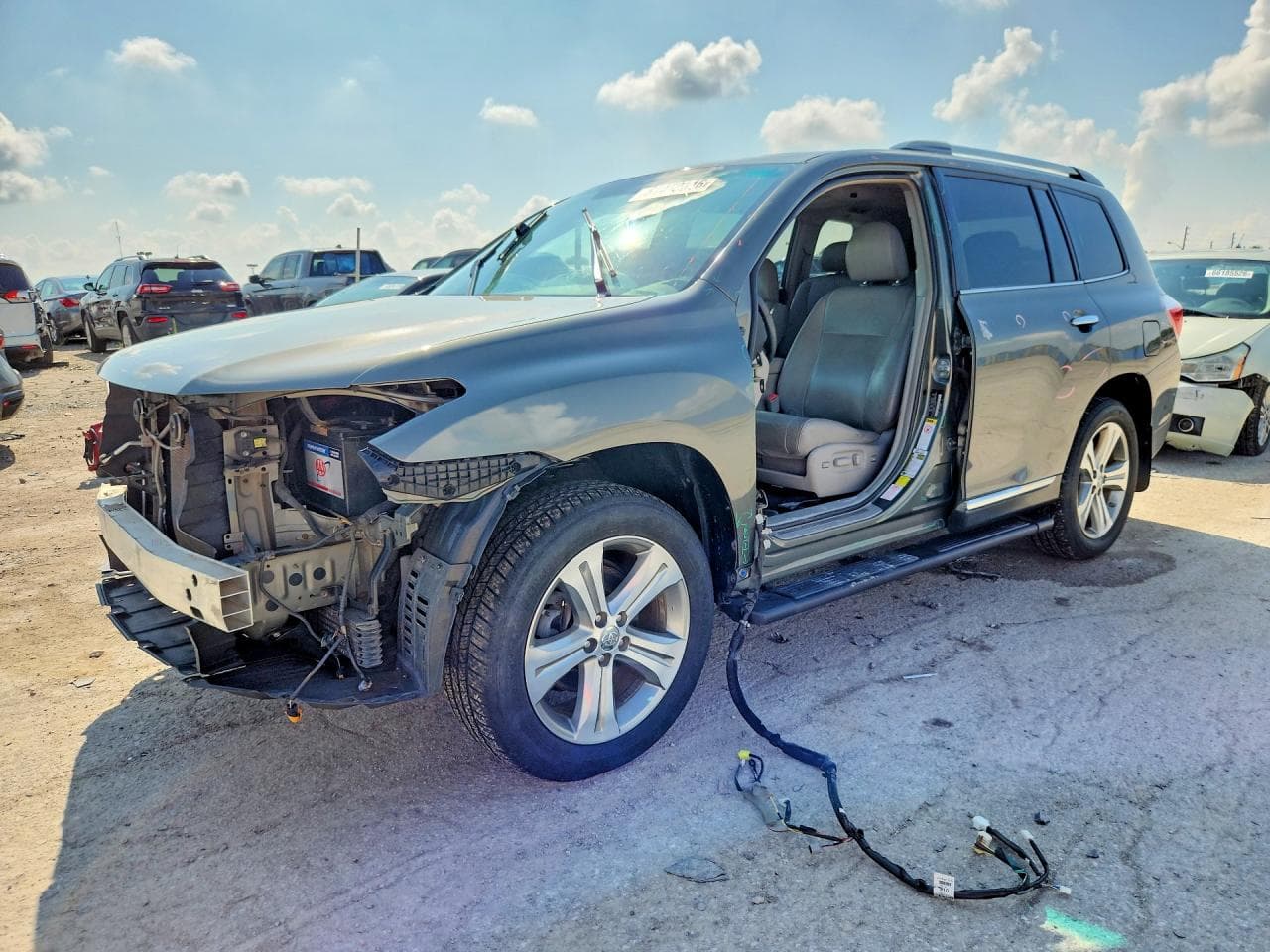 TOYOTA HIGHLANDER