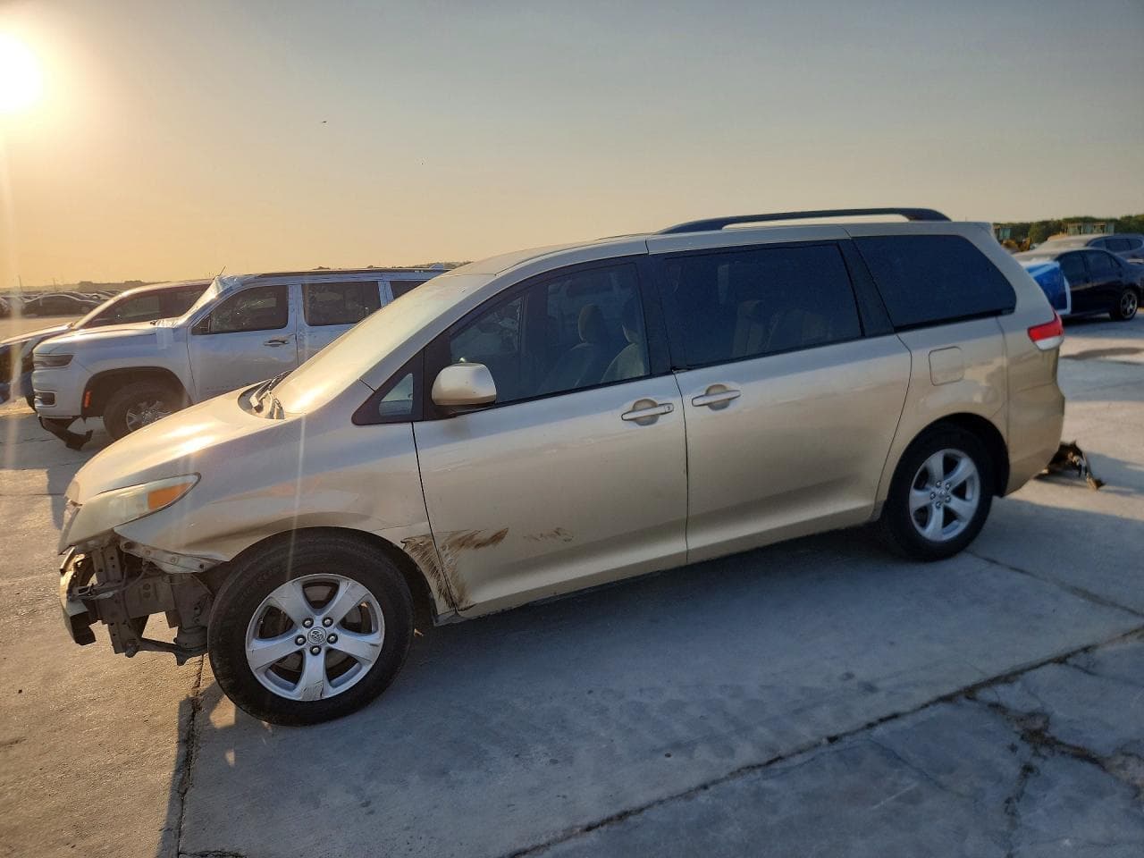 TOYOTA SIENNA