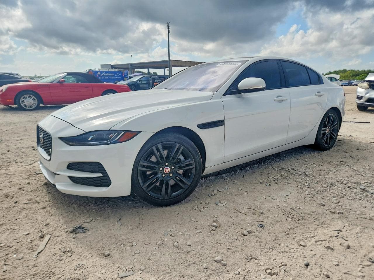 JAGUAR XE