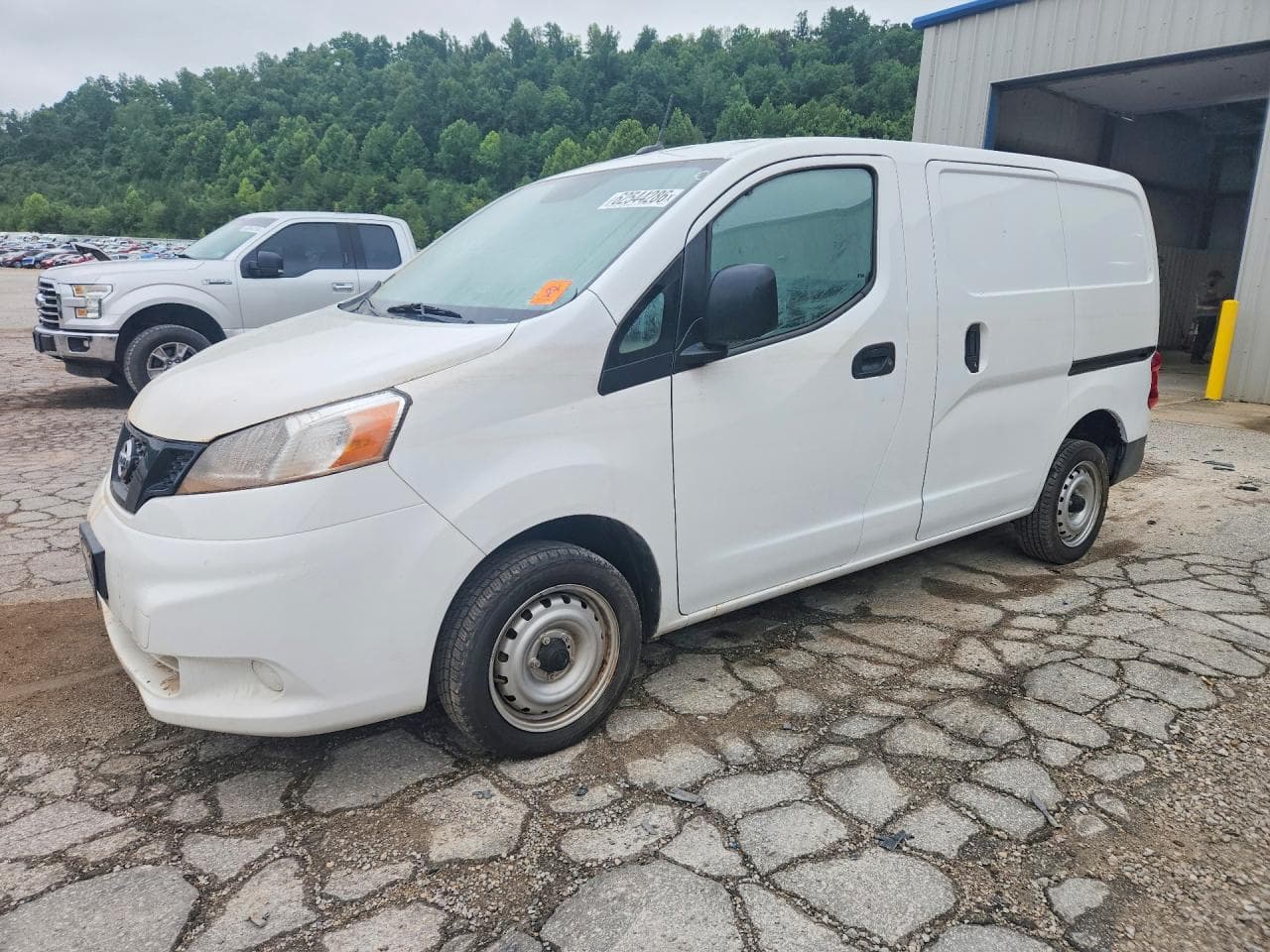 NISSAN NV