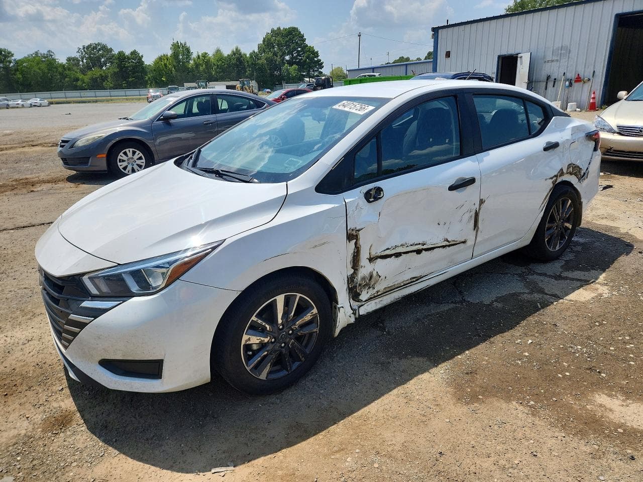 NISSAN VERSA