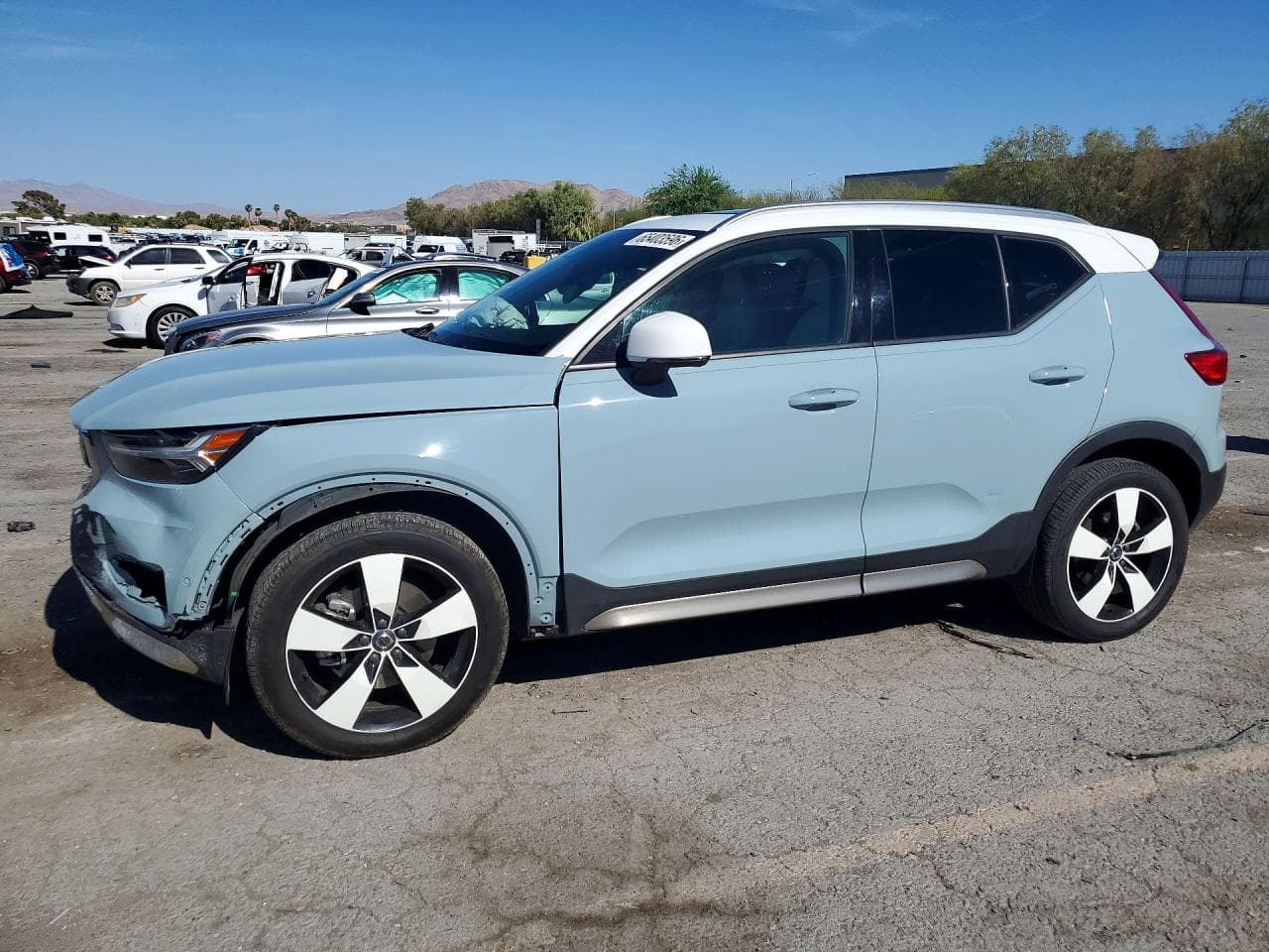 VOLVO XC40