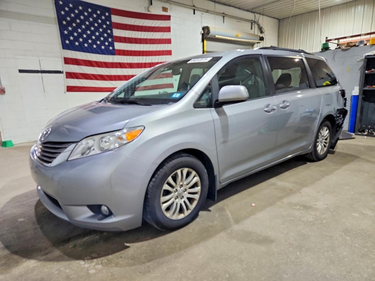 TOYOTA SIENNA