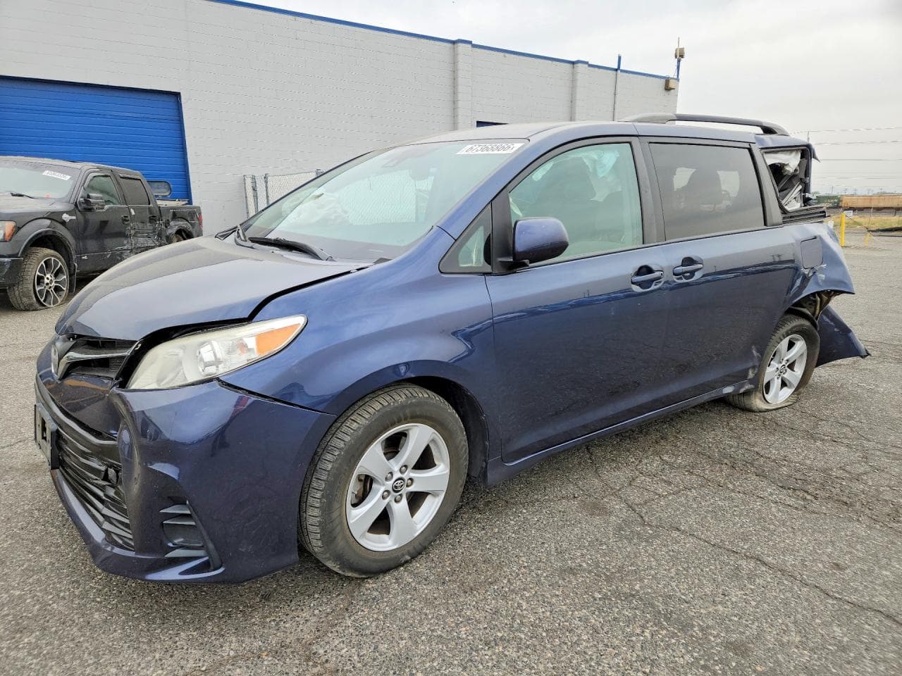 TOYOTA SIENNA