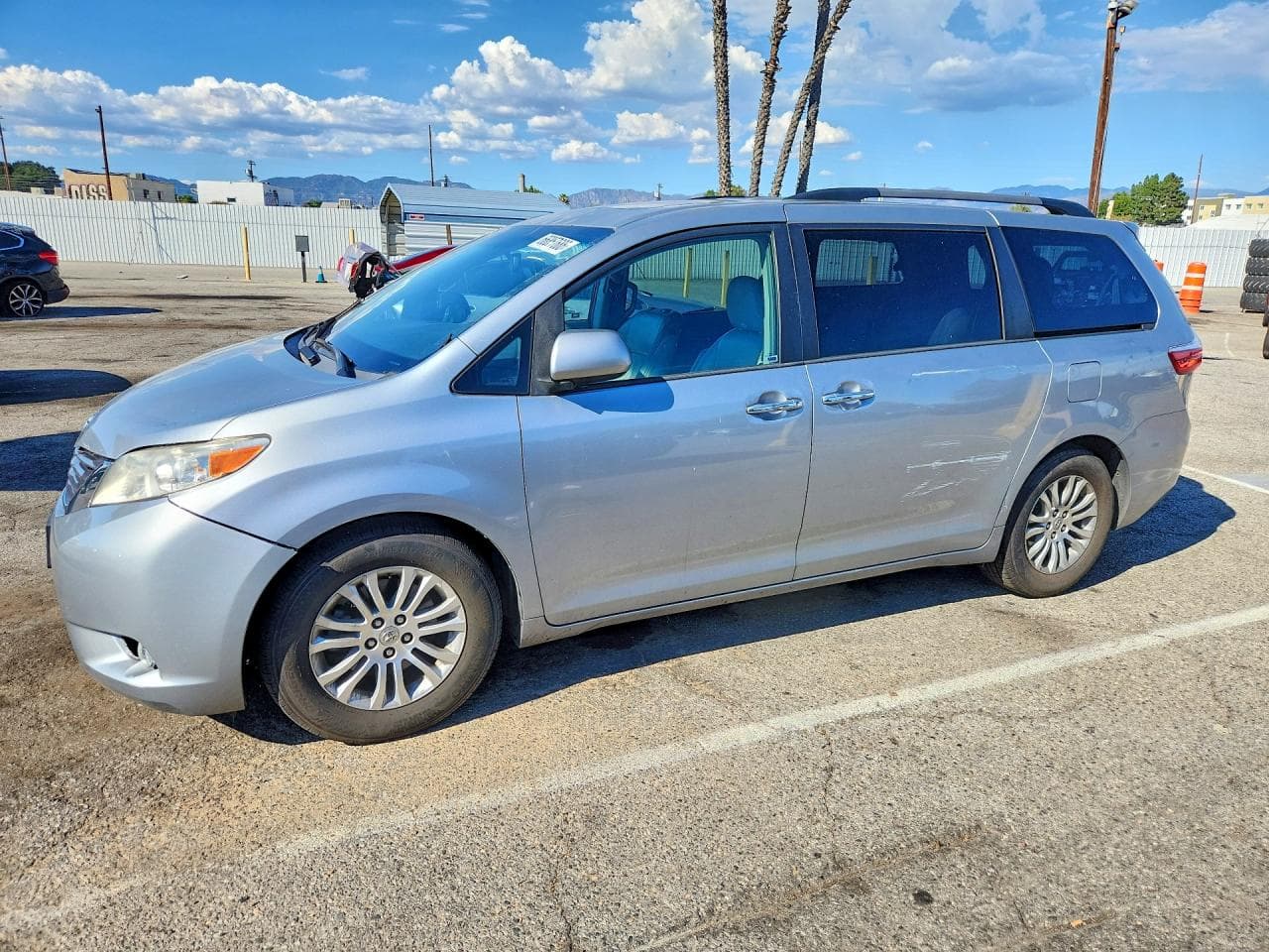 TOYOTA SIENNA