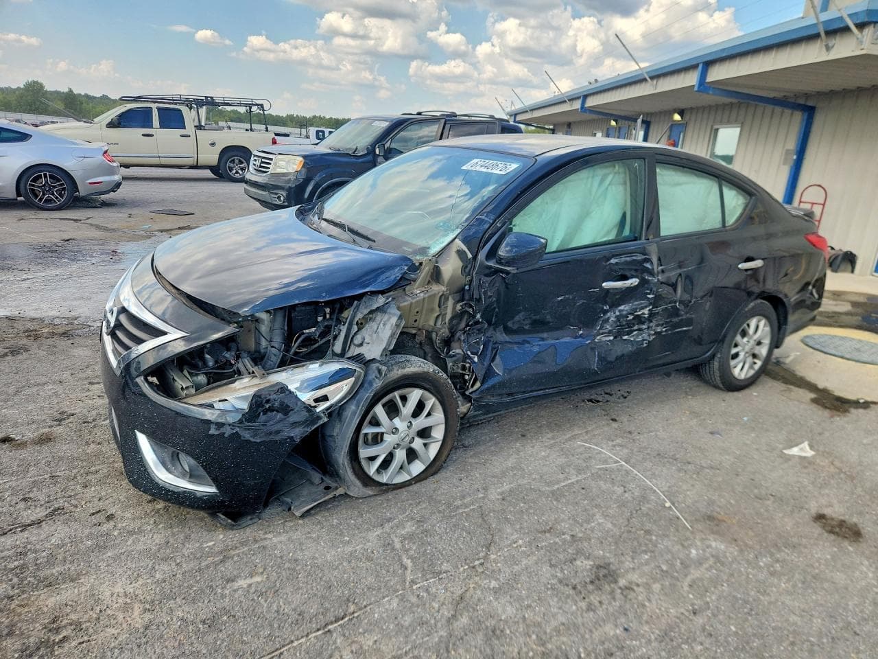 NISSAN VERSA