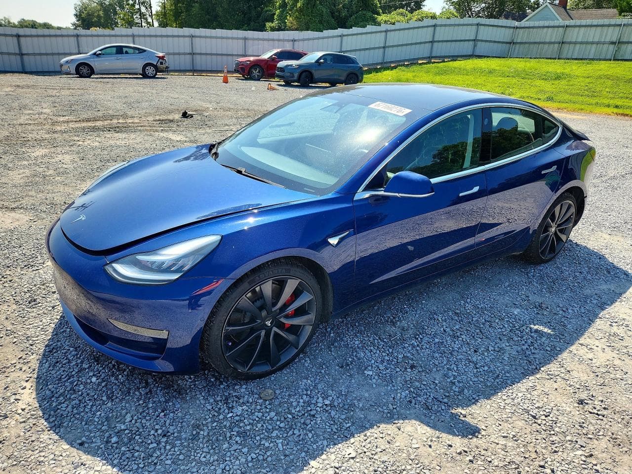 TESLA MODEL 3